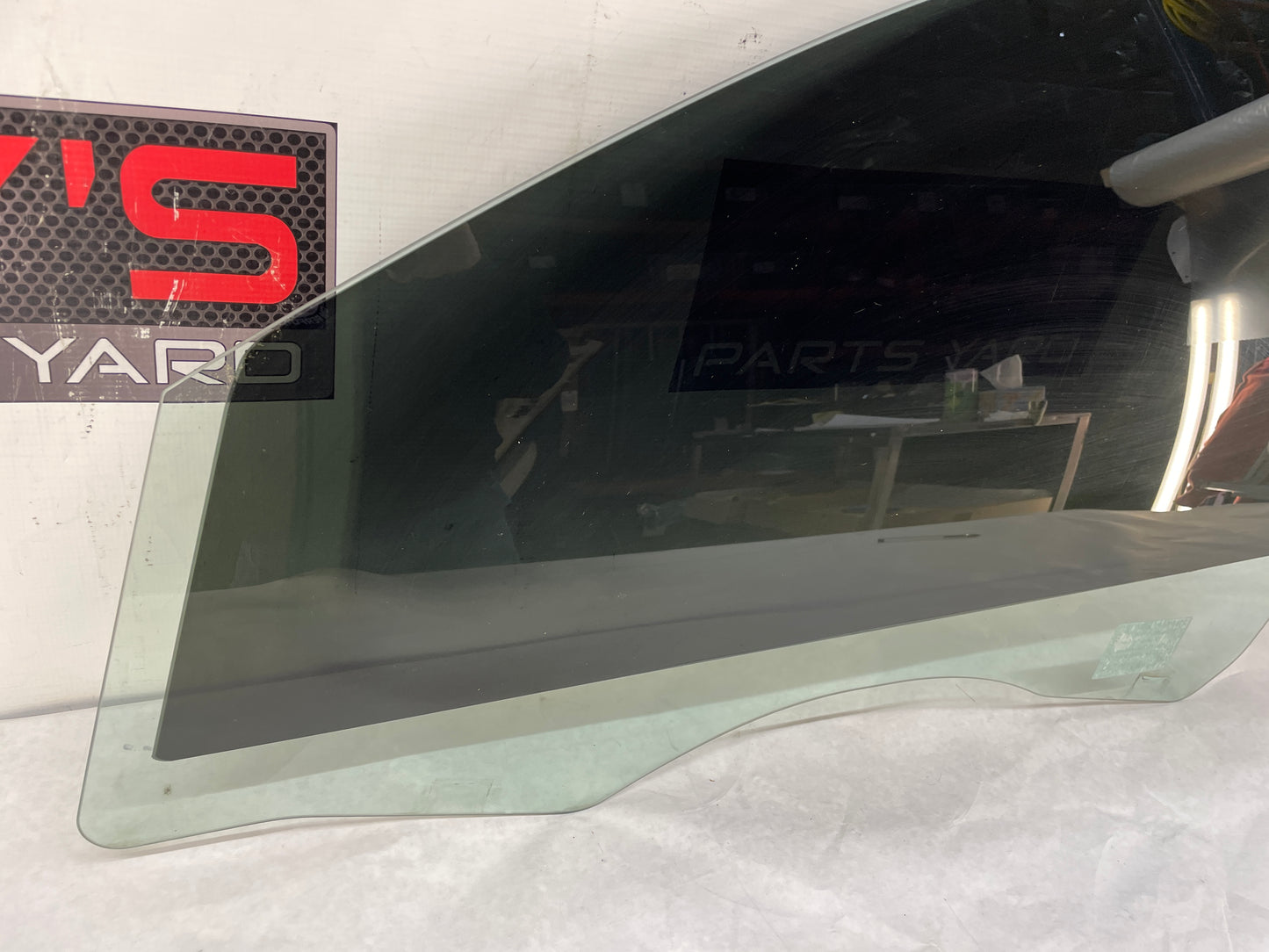 2009 Pontiac G8 GT LH Driver Front Door Window Glass OEM - Day's Parts Yard