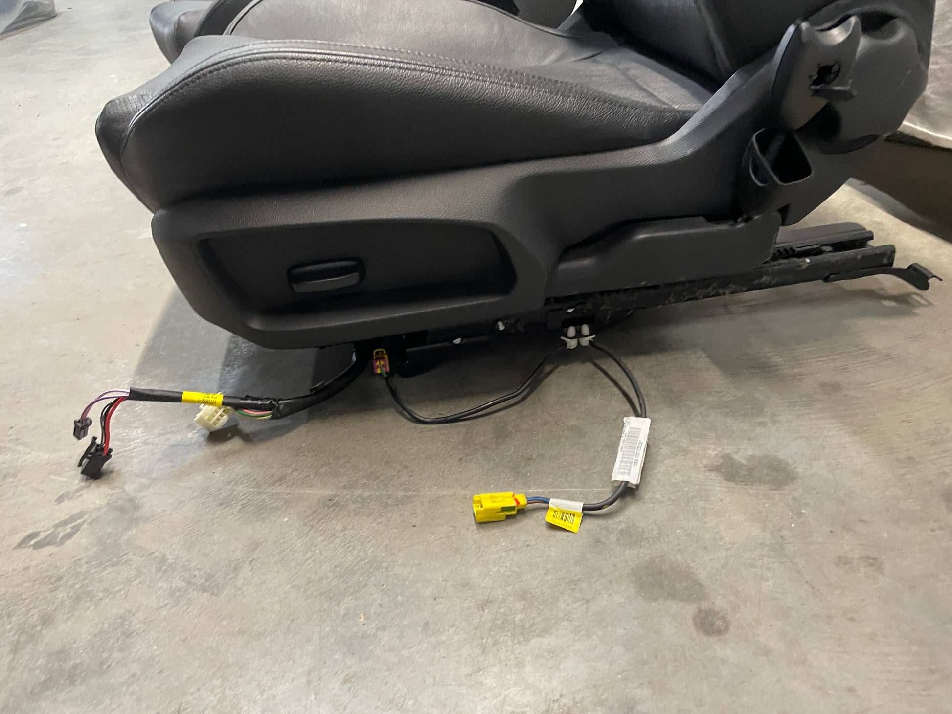 2009 Pontiac G8 Seats Fronts and Rears Black Leather OEM - Day's Parts Yard