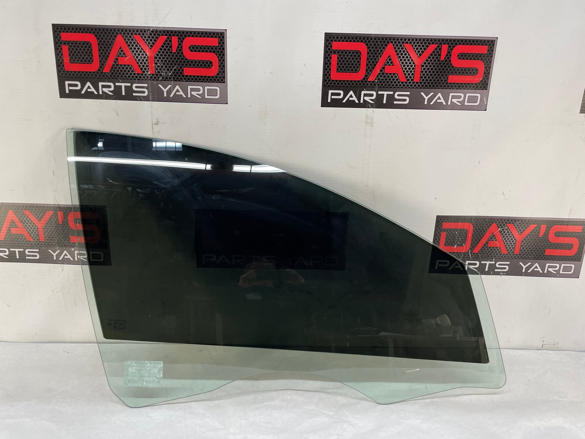 2009 Pontiac G8 GT RH Passenger Front Door Window Glass OEM - Day's Parts Yard