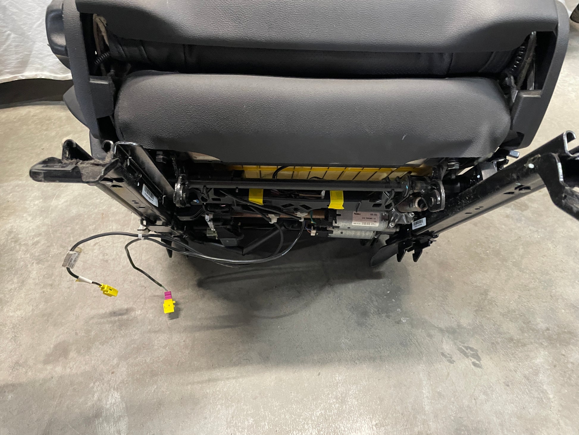 2009 Pontiac G8 Seats Fronts and Rears Black Leather OEM - Day's Parts Yard