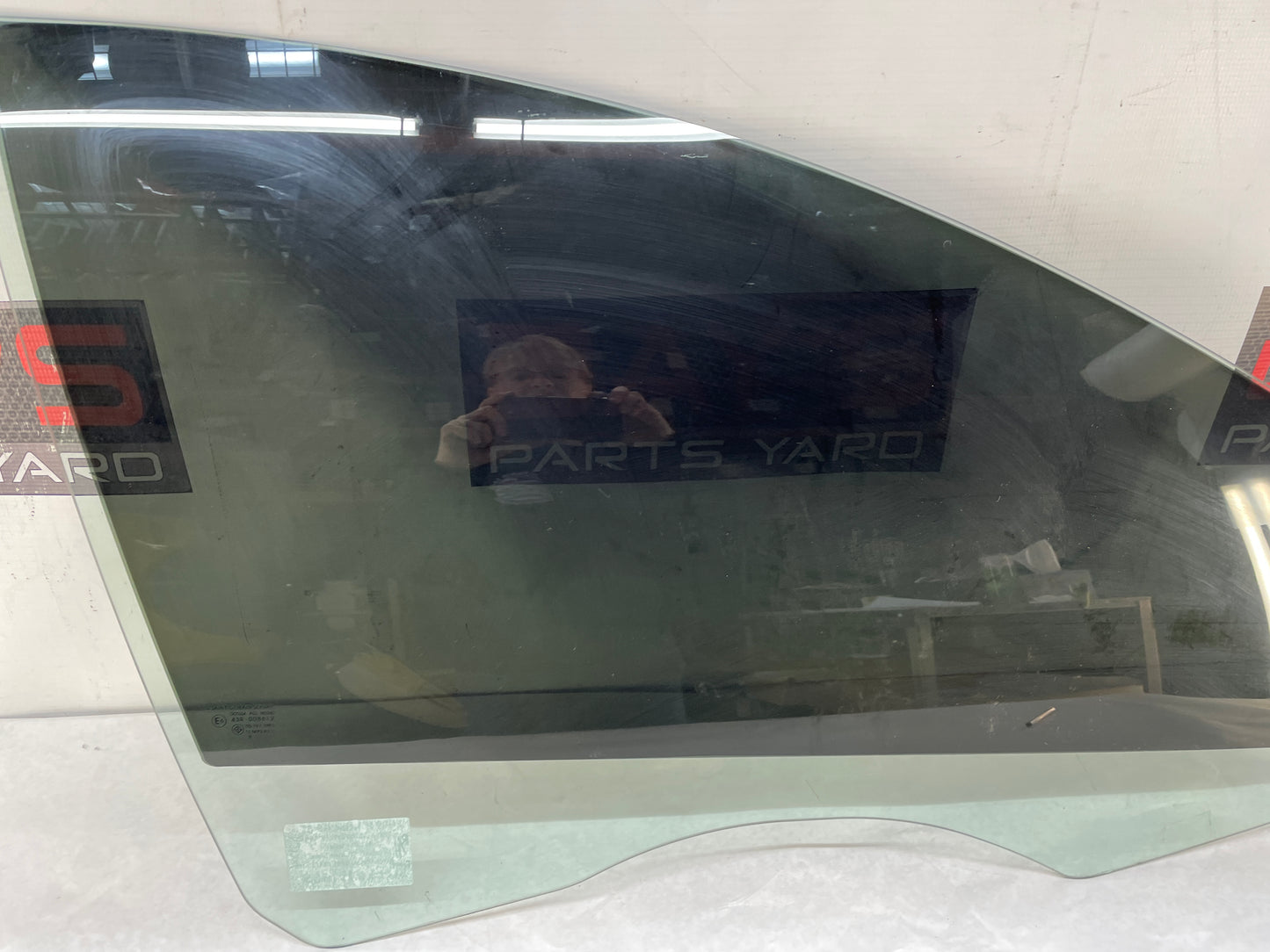 2009 Pontiac G8 GT RH Passenger Front Door Window Glass OEM - Day's Parts Yard
