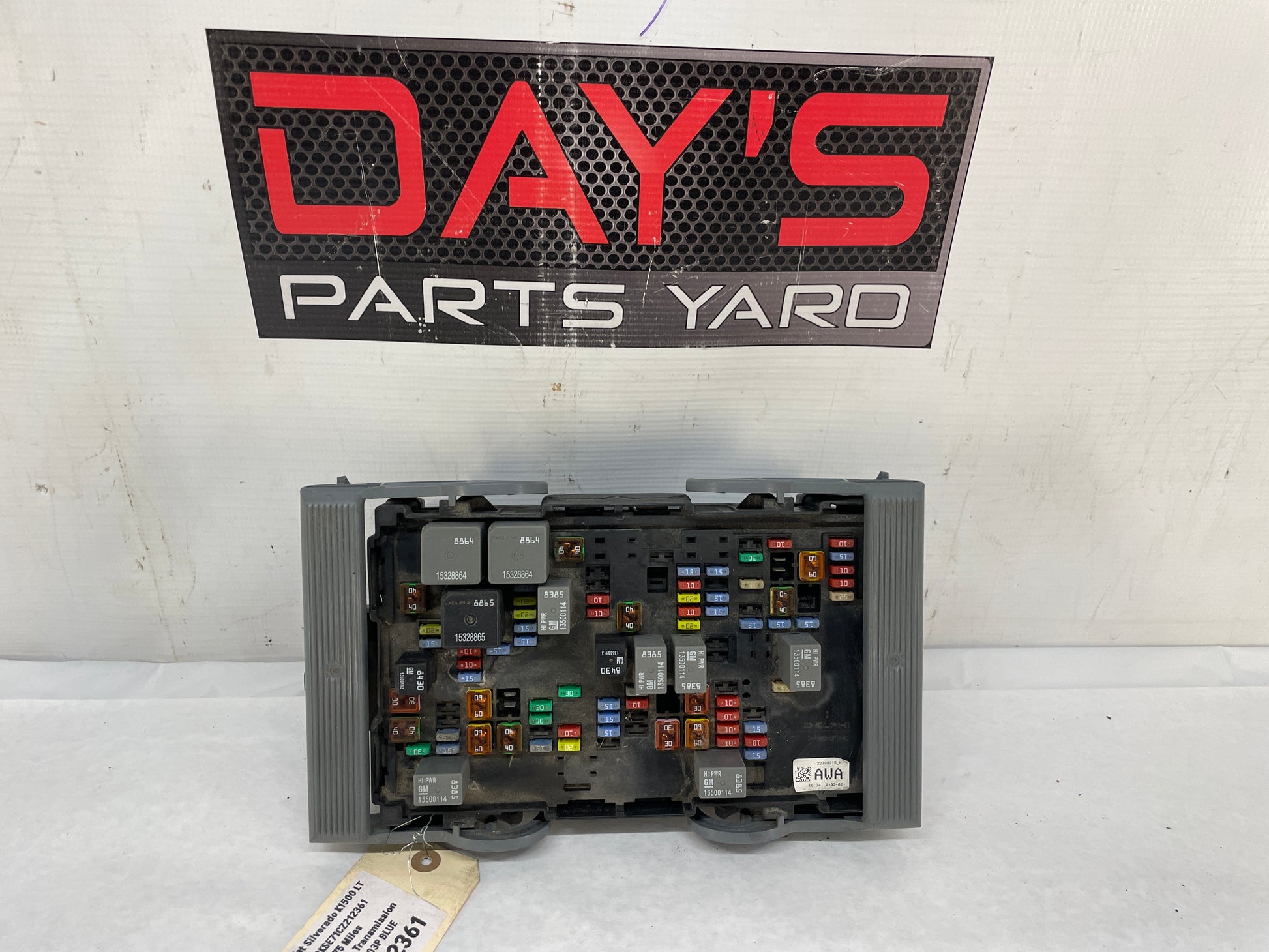 2012 Chevy Silverado K1500 LT Engine Fuse Box Relay Junction OEM - Day's Parts Yard