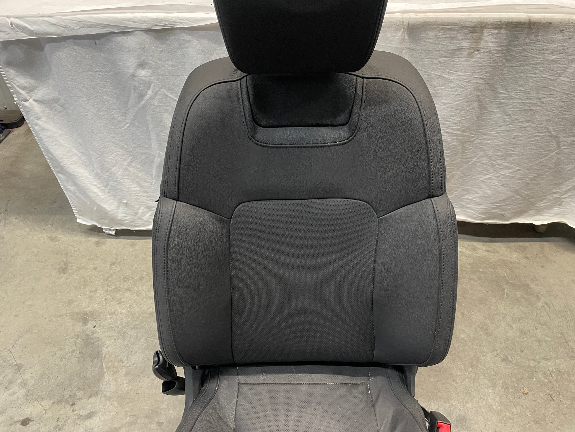 2009 Pontiac G8 Seats Fronts and Rears Black Leather OEM - Day's Parts Yard