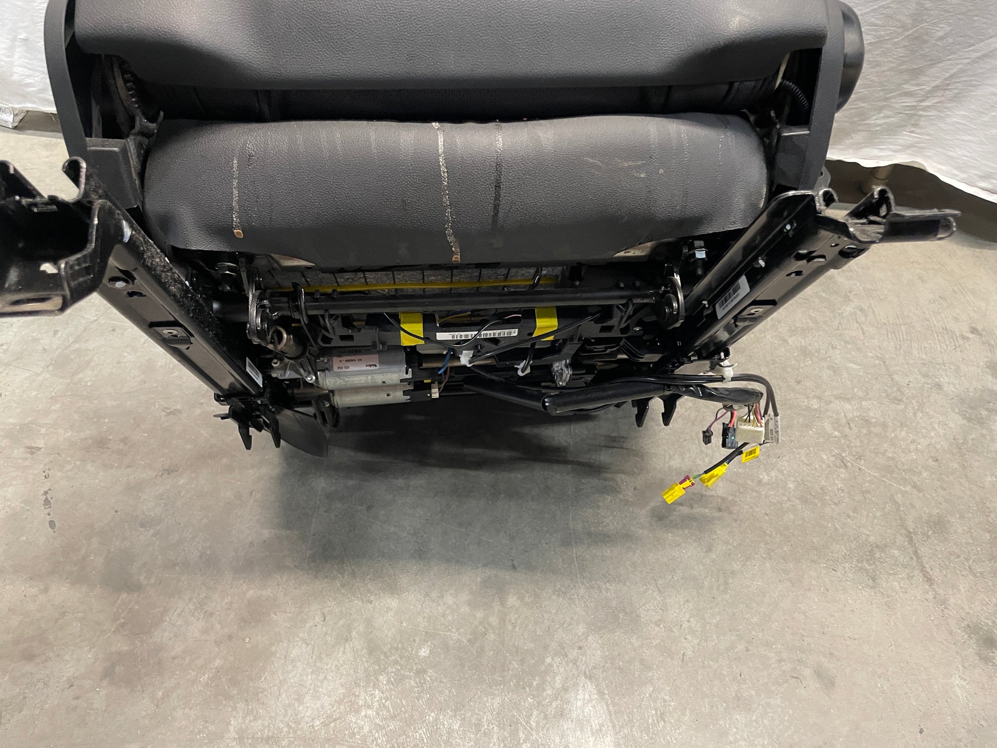 2009 Pontiac G8 Seats Fronts and Rears Black Leather OEM - Day's Parts Yard