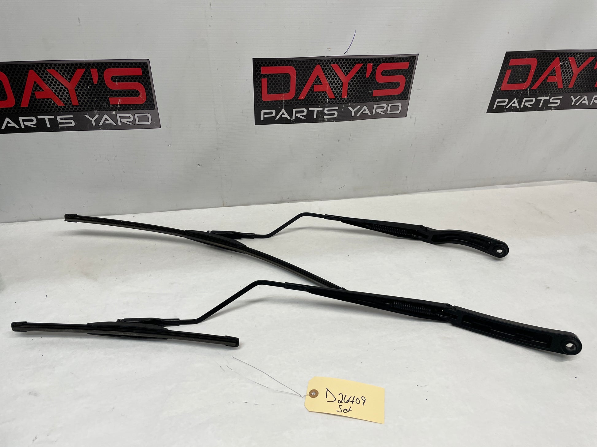 2014 Chevy SS Sedan RH & LH Windshield Wiper Arms Set OEM - Day's Parts Yard