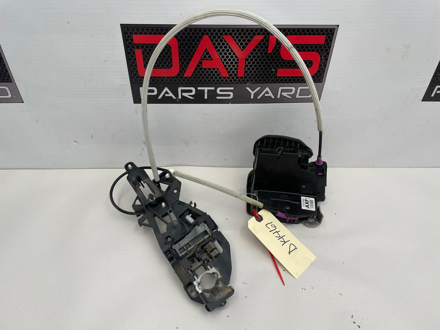 2020 Chevy Camaro SS RH Passenger Door Lock Actuator w/ Door Handle Bracket OEM - Day's Parts Yard