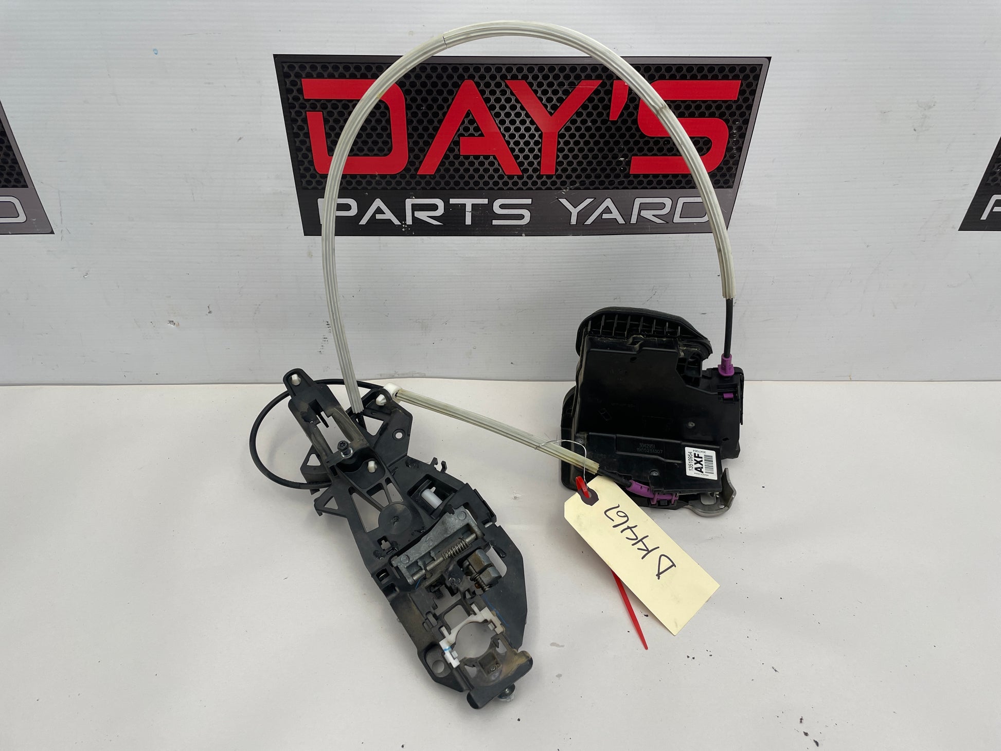 2020 Chevy Camaro SS RH Passenger Door Lock Actuator w/ Door Handle Bracket OEM - Day's Parts Yard