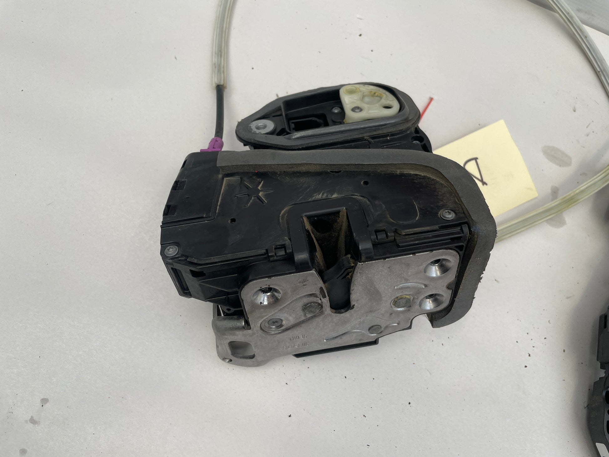 2020 Chevy Camaro SS RH Passenger Door Lock Actuator w/ Door Handle Bracket OEM - Day's Parts Yard
