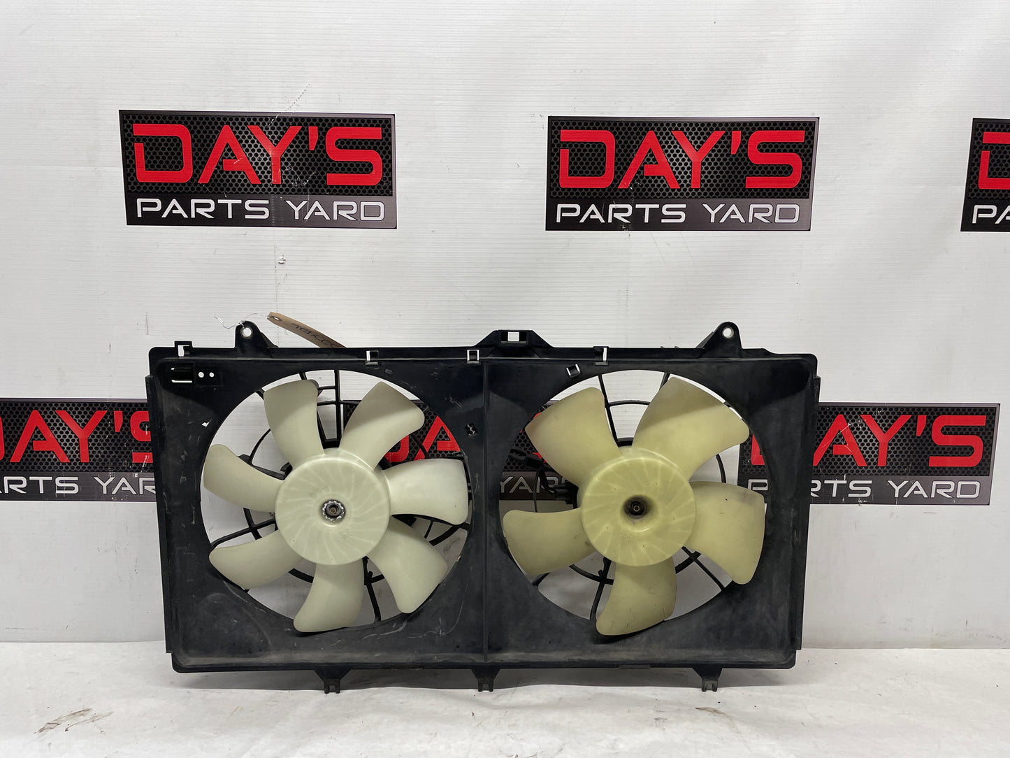 2014 Chevy SS Sedan Dual Electric Radiator Coolant Cooling Fan Assembly OEM - Day's Parts Yard