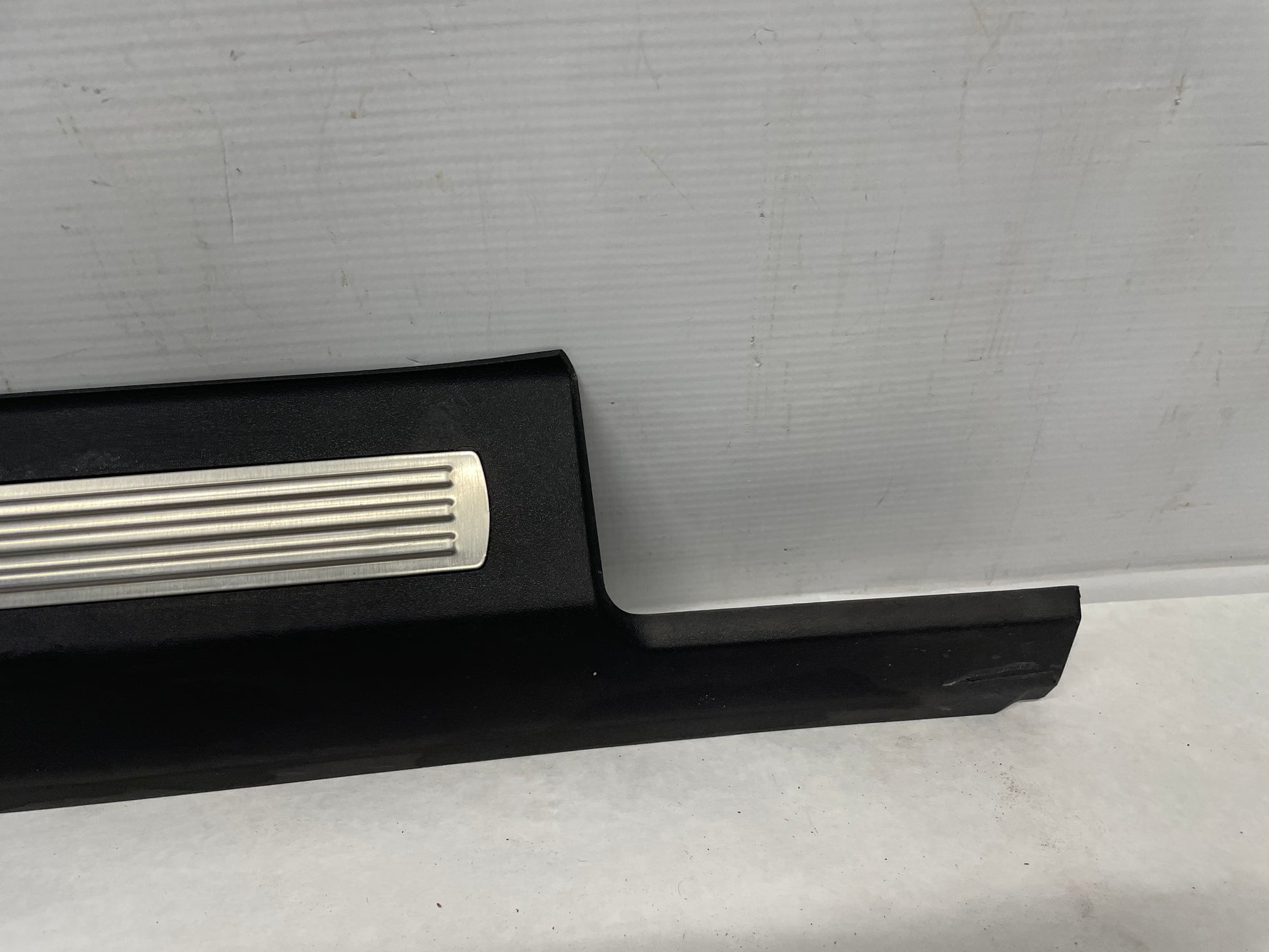 2014 Chevy SS Sedan RH Passenger Front Door Scuff Sill Plate Panel Trim OEM - Day's Parts Yard