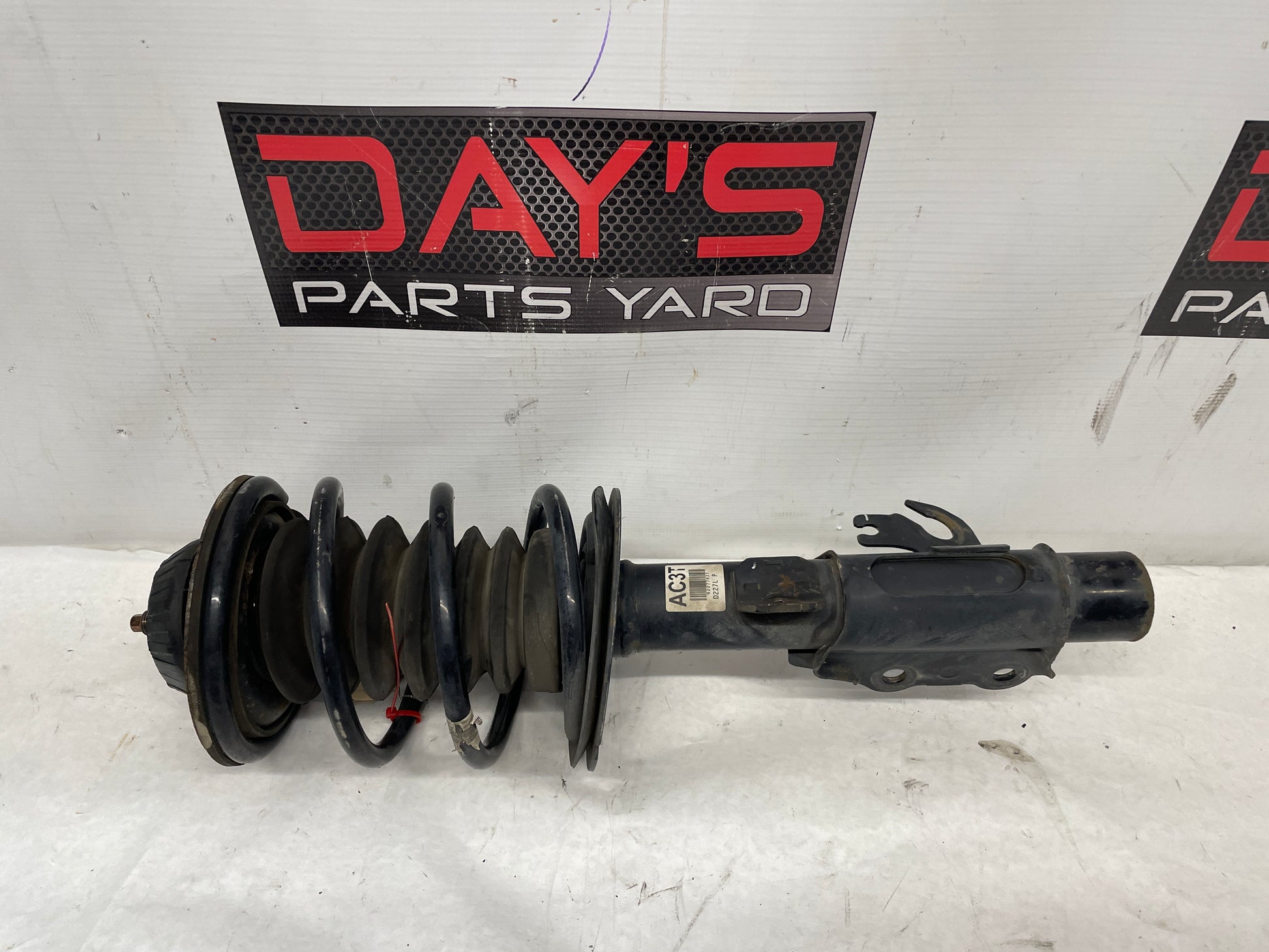 2014 Chevy SS Sedan RH Passenger Front Suspension Strut Assembly OEM - Day's Parts Yard