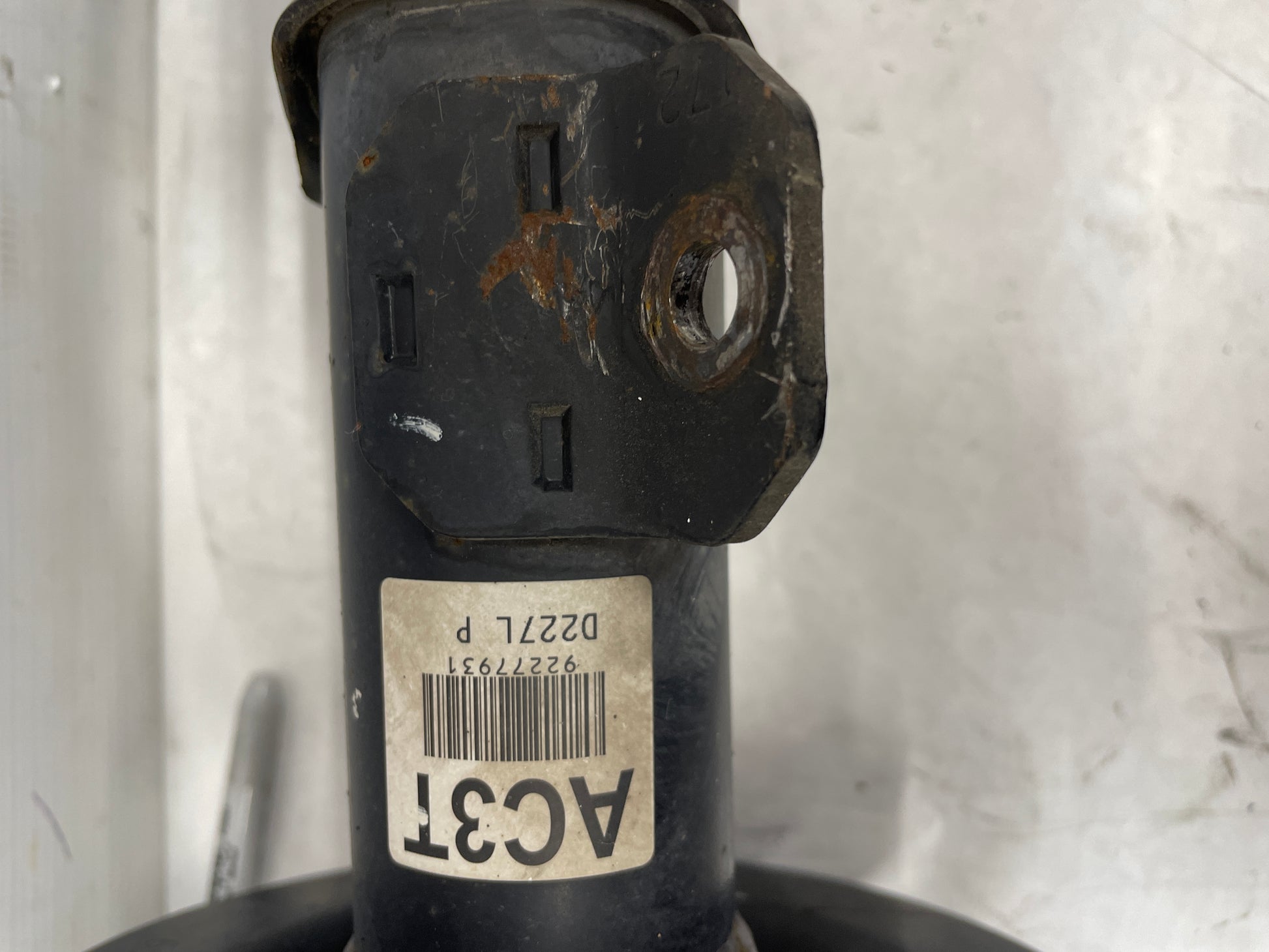 2014 Chevy SS Sedan RH Passenger Front Suspension Strut Assembly OEM - Day's Parts Yard