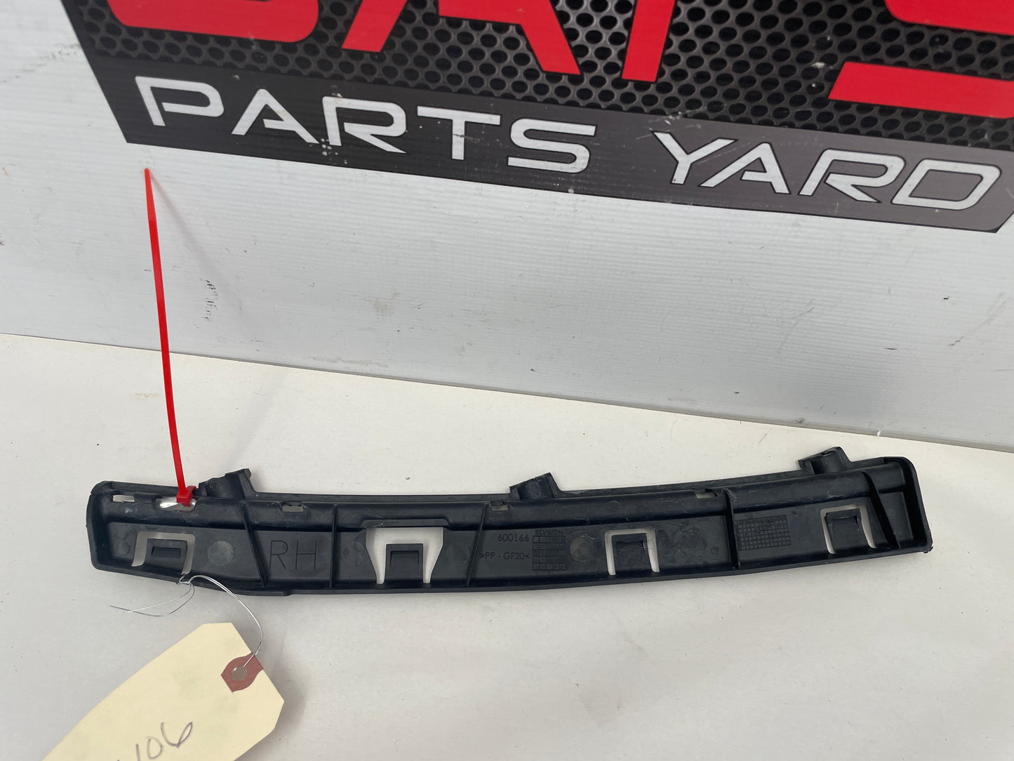 2015 Chevy Camaro SS RH Passenger Taillight Tail Light Rear Bumper Bracket OEM - Day's Parts Yard