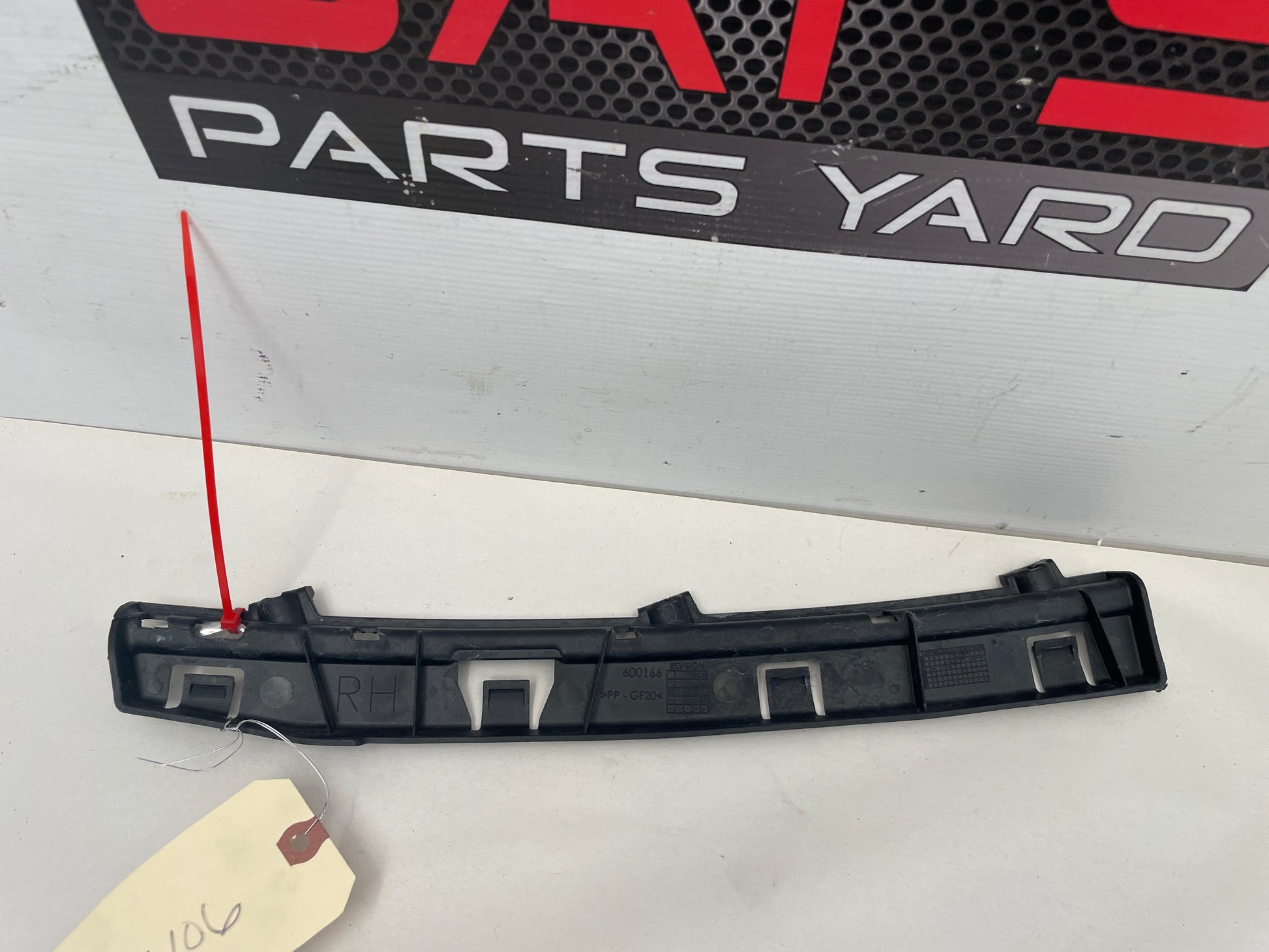 2015 Chevy Camaro SS RH Passenger Taillight Tail Light Rear Bumper Bracket OEM - Day's Parts Yard