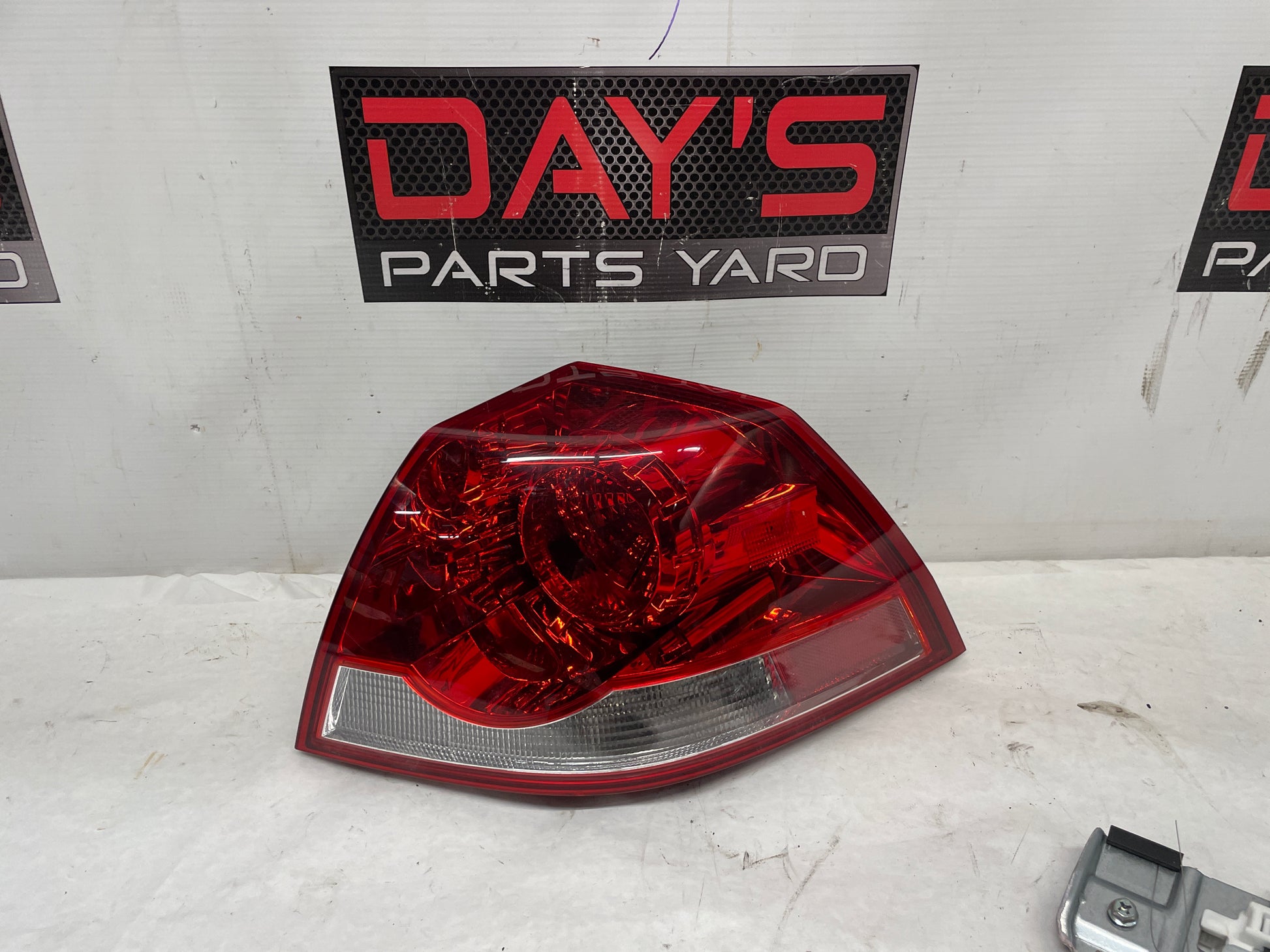 2009 Pontiac G8 RH Passenger Tail Light Taillight Lamp OEM - Day's Parts Yard