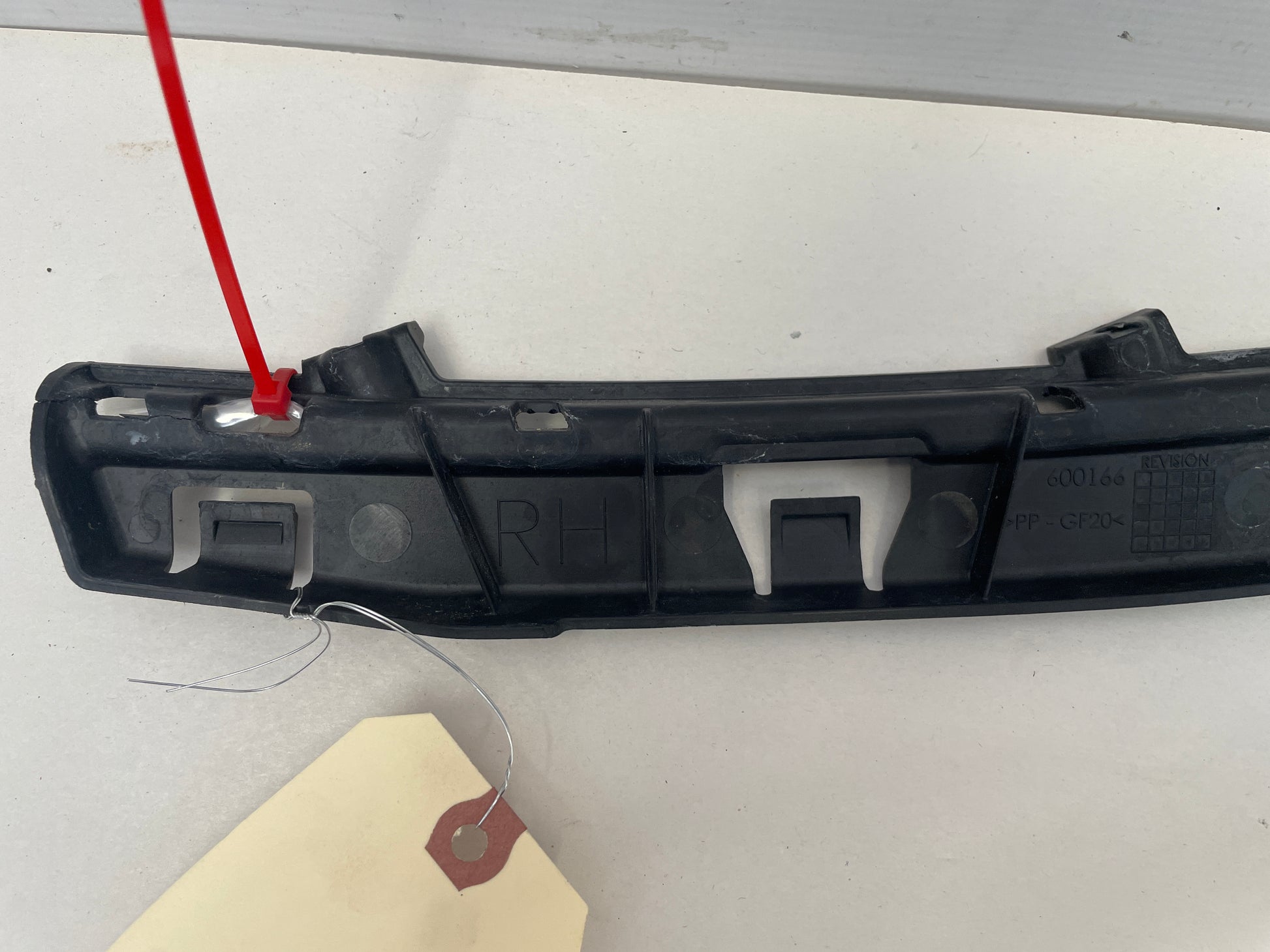 2015 Chevy Camaro SS RH Passenger Taillight Tail Light Rear Bumper Bracket OEM - Day's Parts Yard