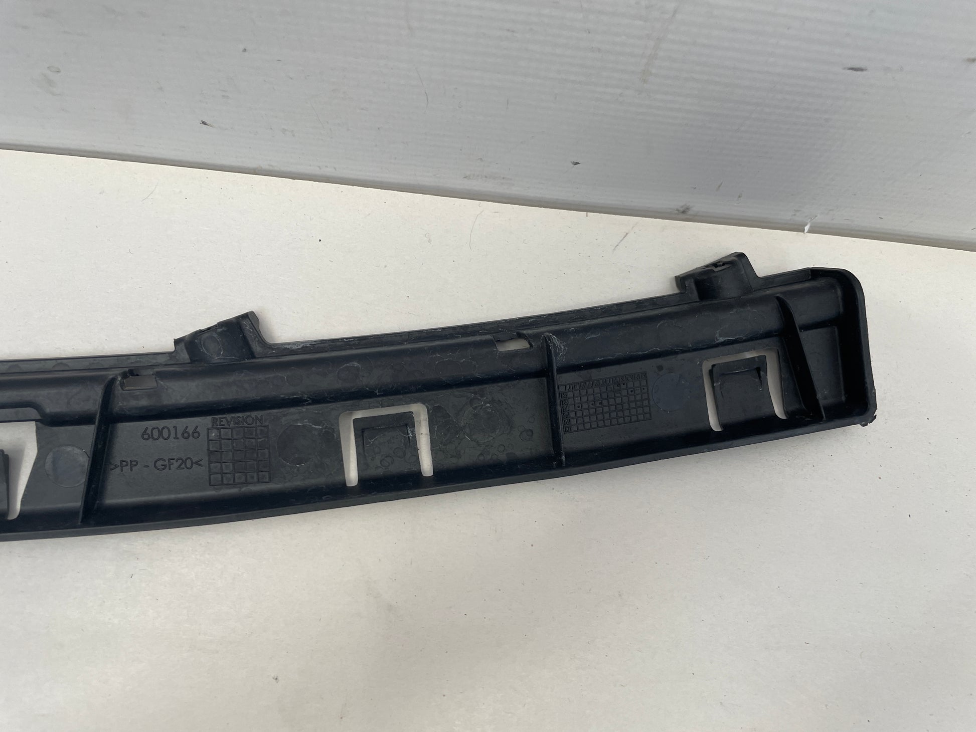 2015 Chevy Camaro SS RH Passenger Taillight Tail Light Rear Bumper Bracket OEM - Day's Parts Yard