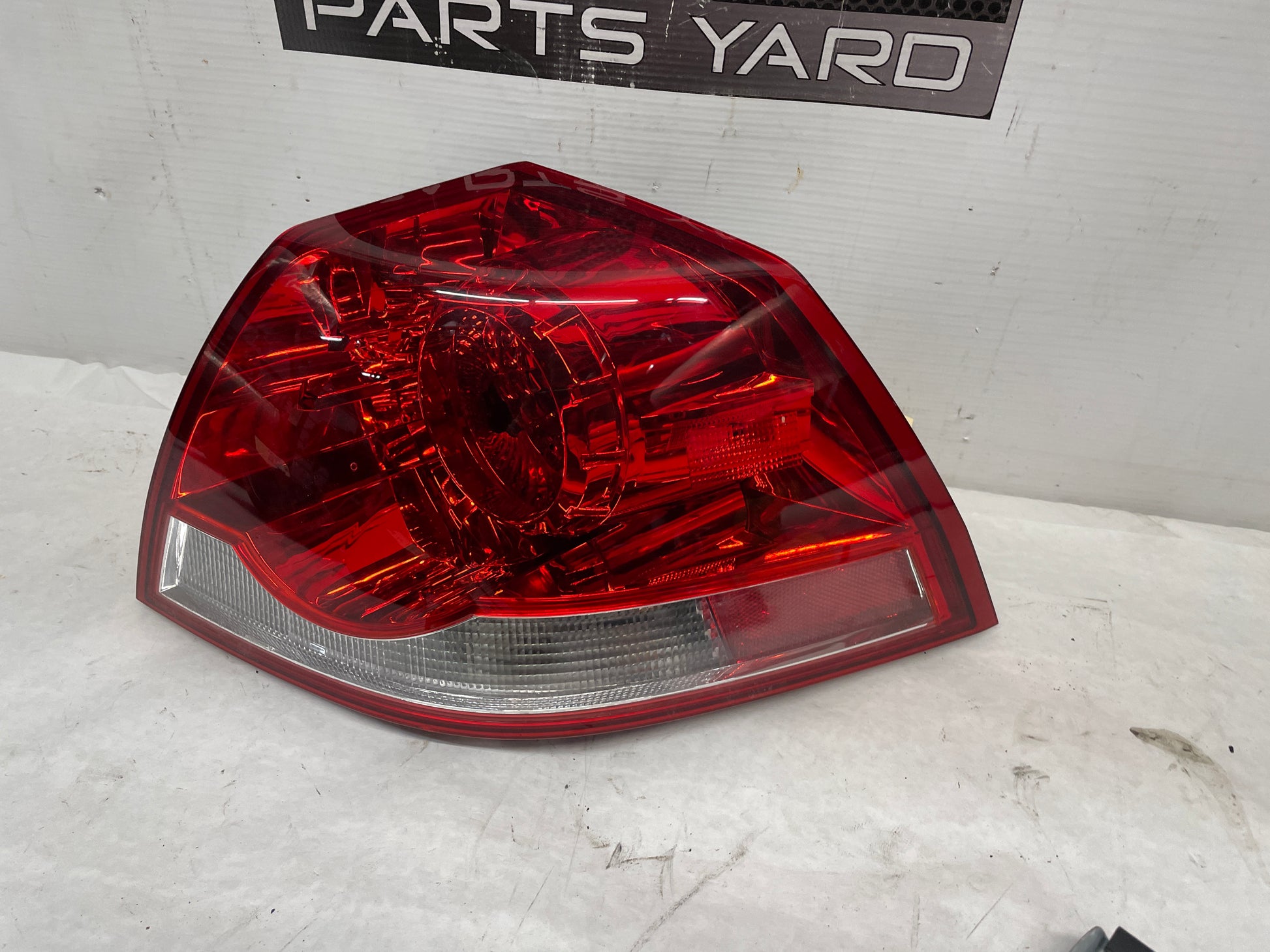 2009 Pontiac G8 RH Passenger Tail Light Taillight Lamp OEM - Day's Parts Yard