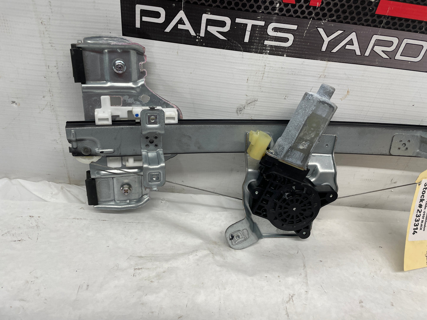 2009 Pontiac G8 GT RH Passenger Rear Window Regulator Motor OEM - Day's Parts Yard