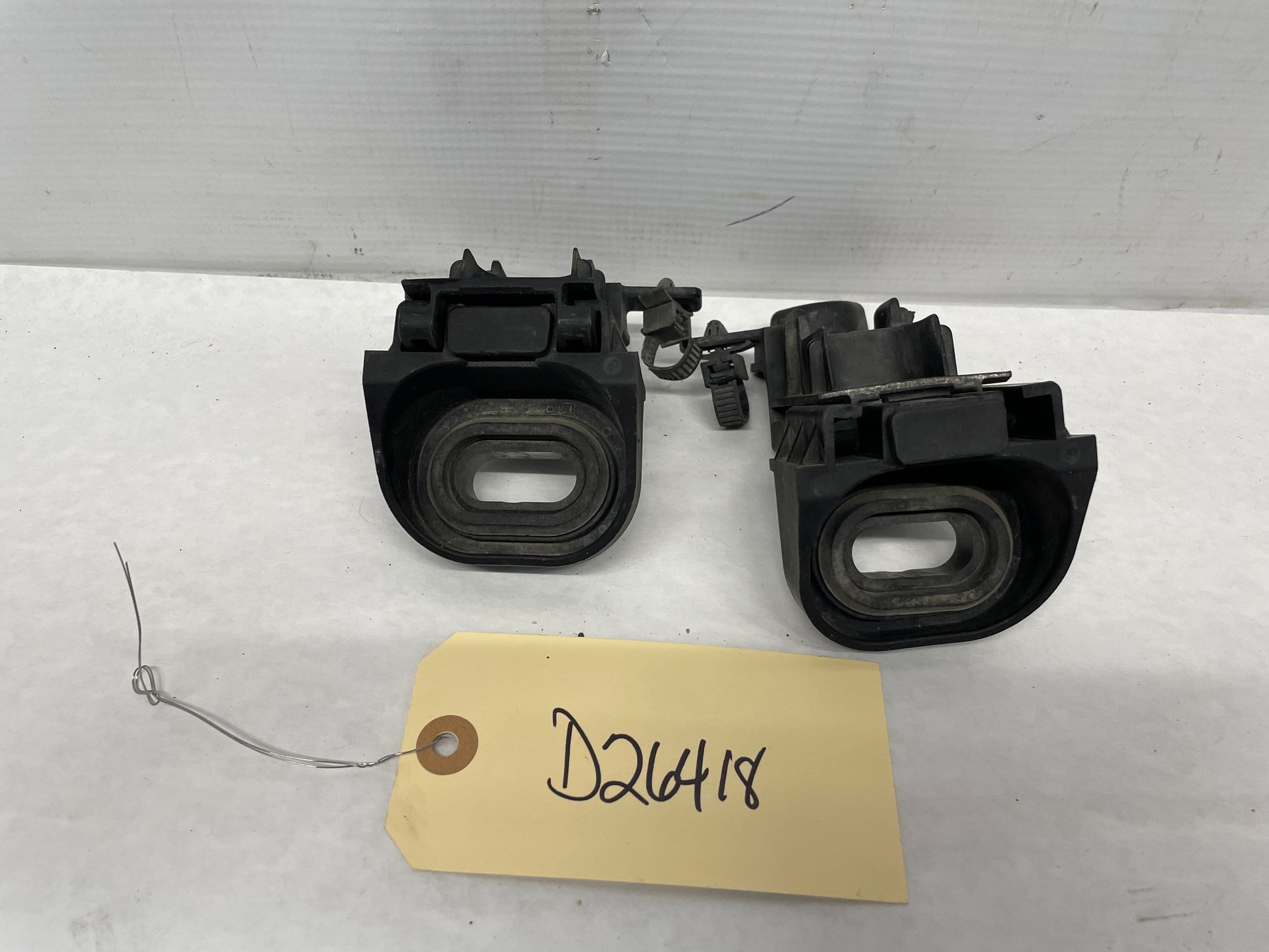 2009 Pontiac G8 GT RH & LH Upper Radiator Bracket Mounts Set OEM - Day's Parts Yard