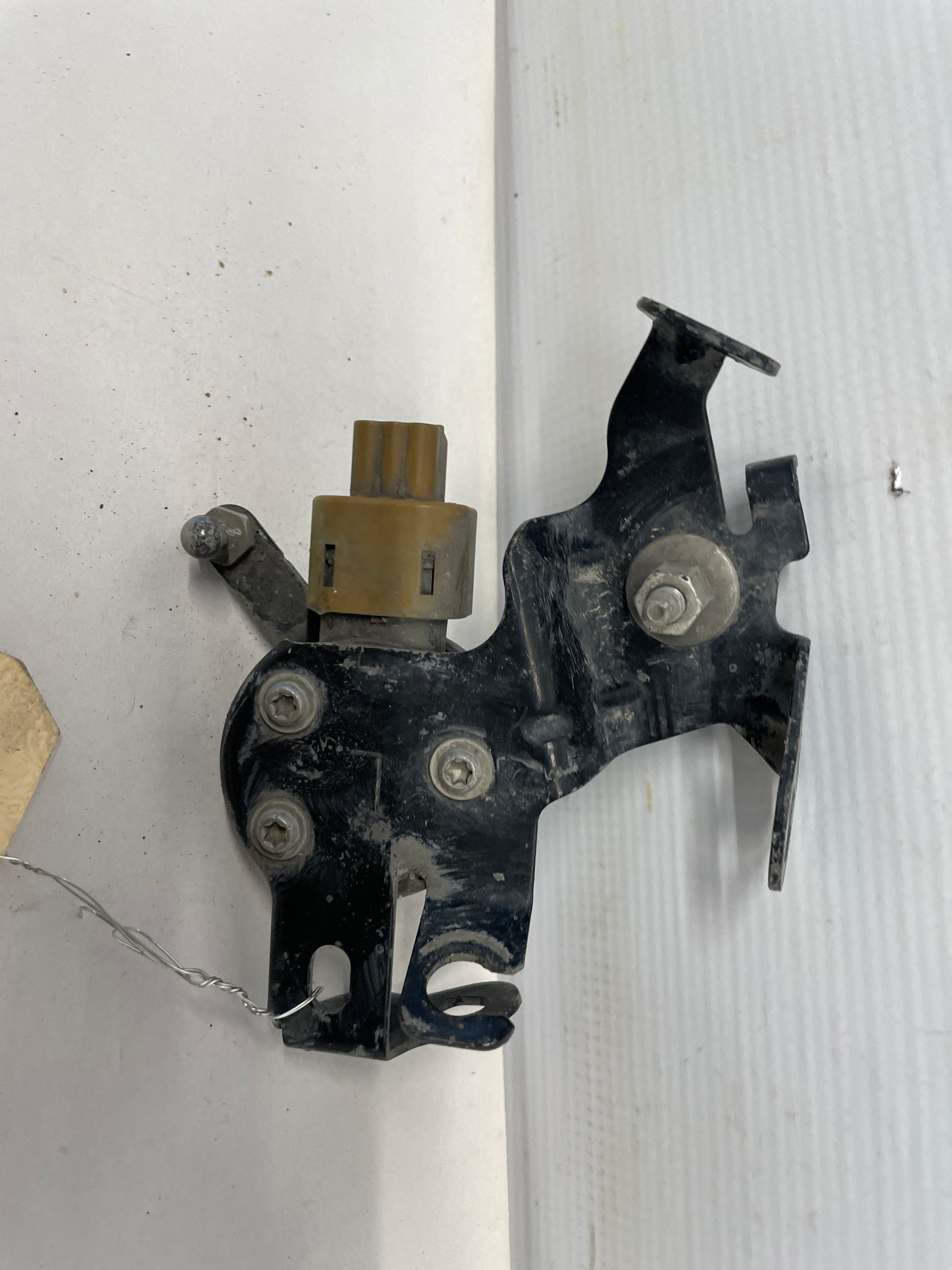 2015 Chevy SS Sedan Rear LH Driver Ride Height Suspension Sensor OEM - Day's Parts Yard