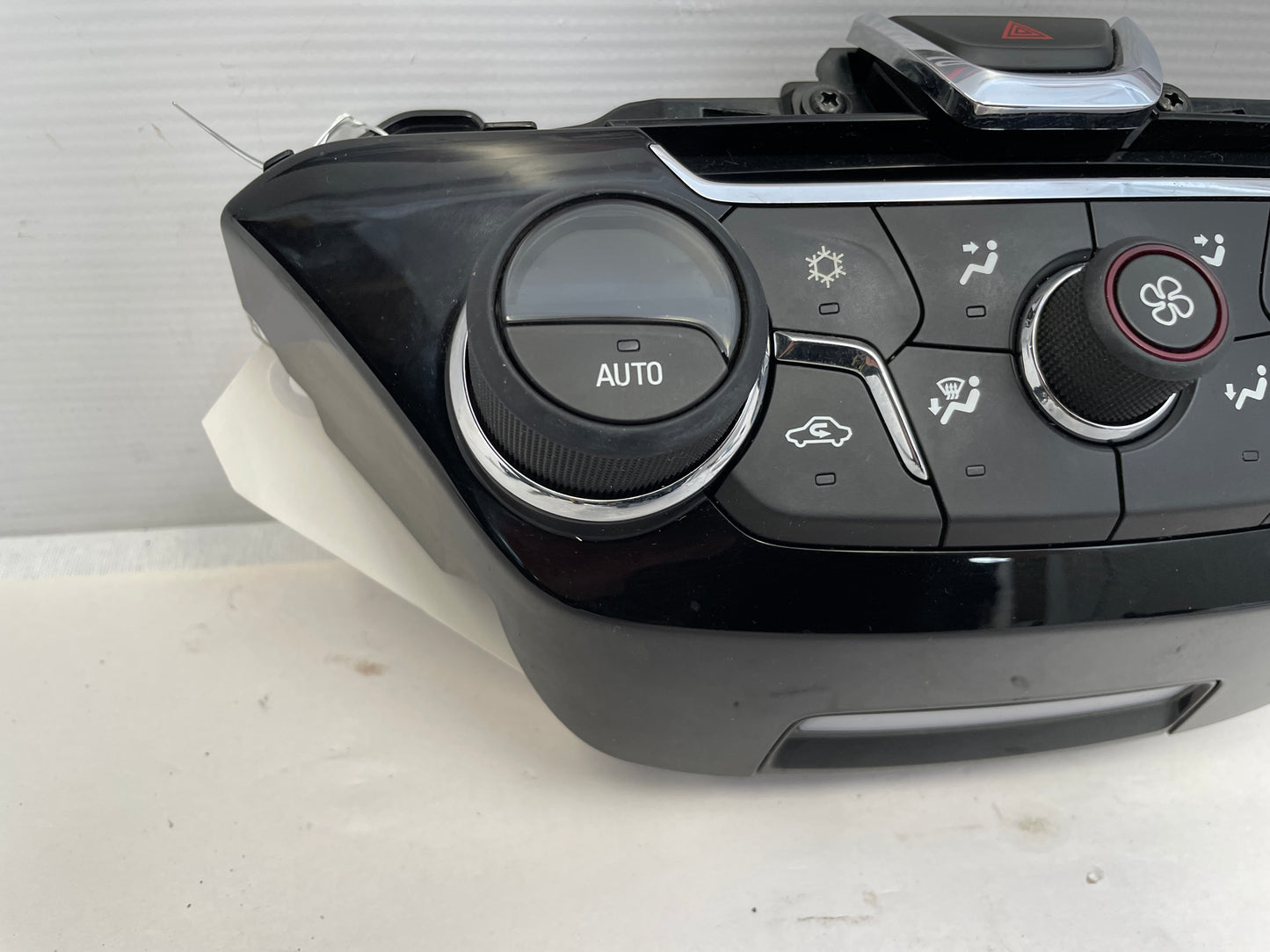 2014 Chevy SS Sedan HVAC Controls Heat A/C Control Unit OEM - Day's Parts Yard