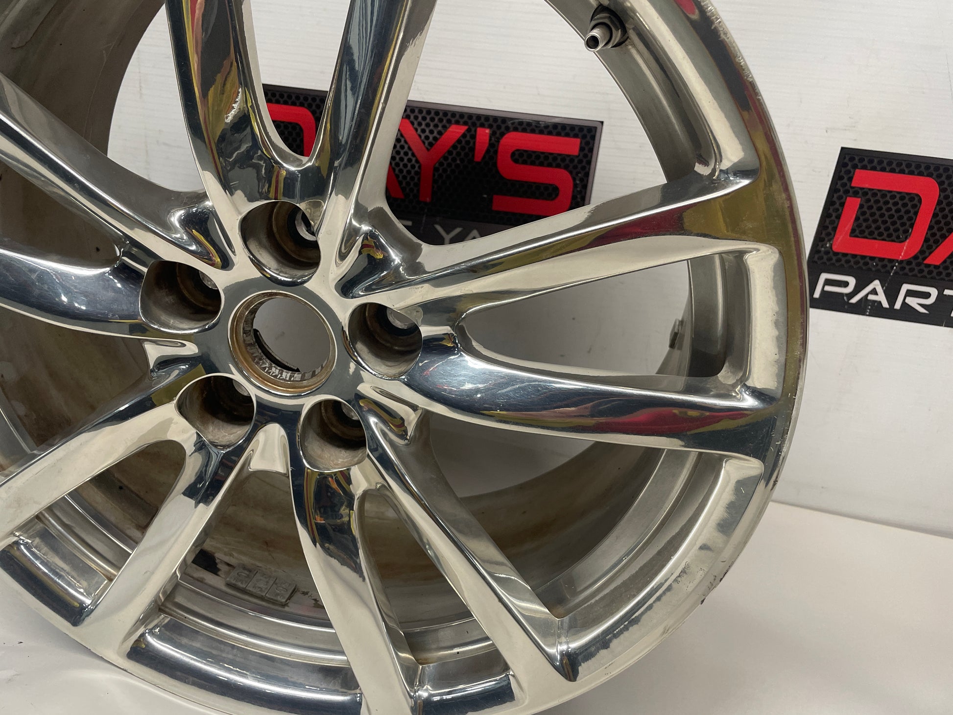 2015 Chevy SS Sedan Factory OEM Front Wheel 19X8.5 - Day's Parts Yard