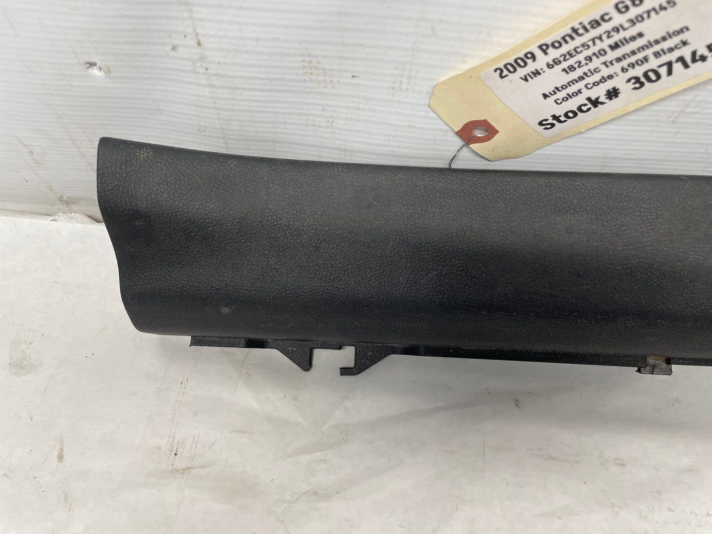 2009 Pontiac G8 GT LH Driver Front Sill Carpet Retainer Kick Panel Scuff Plate Trim OEM