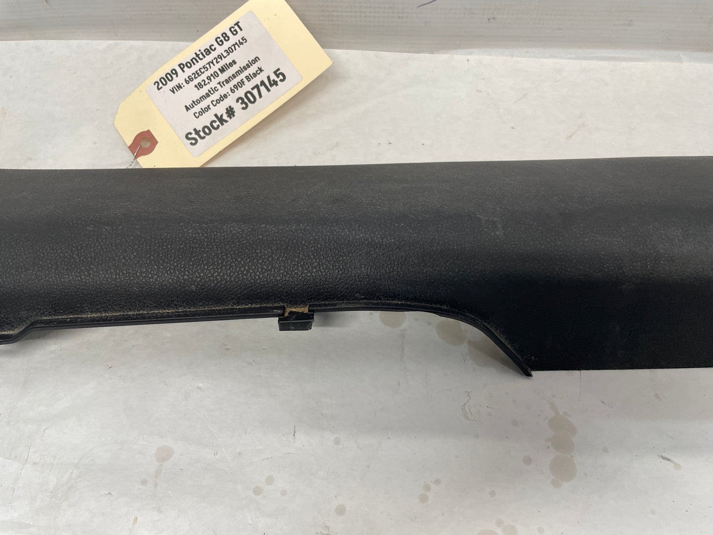 2009 Pontiac G8 GT LH Driver Front Sill Carpet Retainer Kick Panel Scuff Plate Trim OEM
