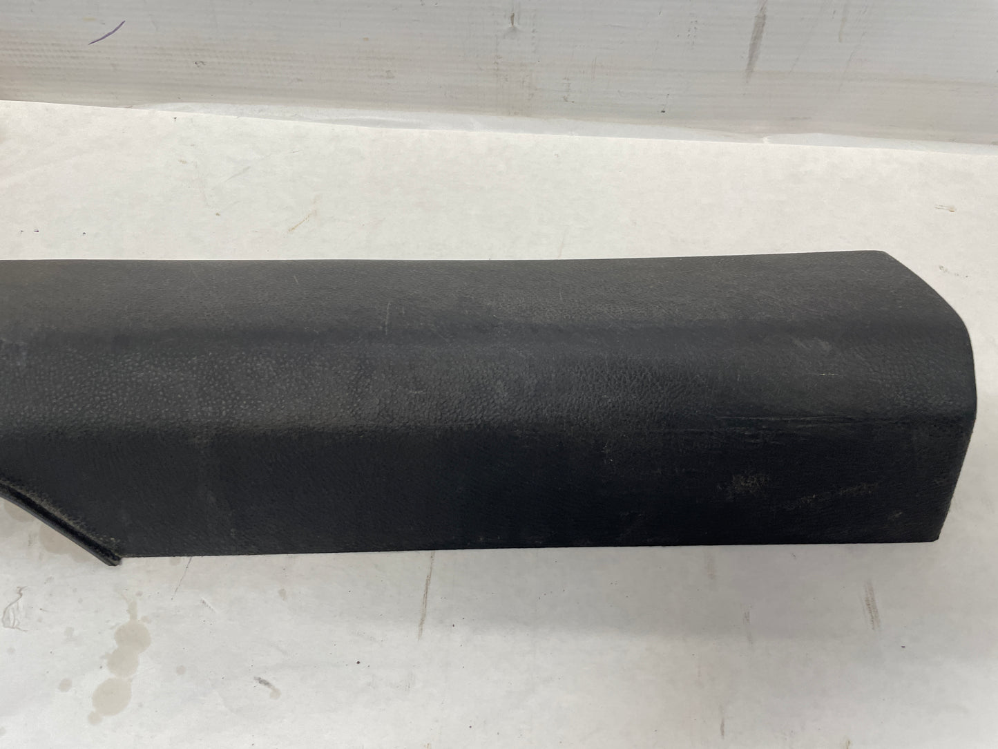 2009 Pontiac G8 GT LH Driver Front Sill Carpet Retainer Kick Panel Scuff Plate Trim OEM