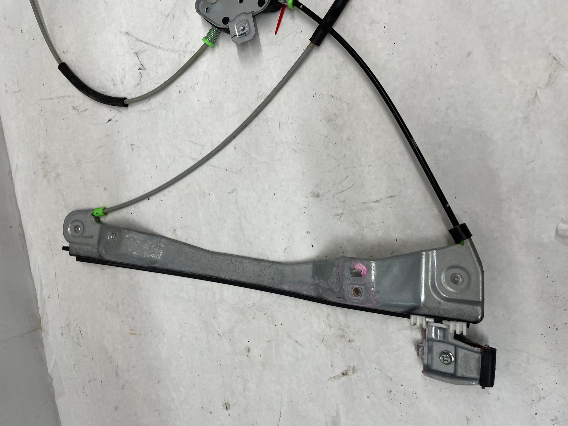 2009 Pontiac G8 RH Passenger Front Window Regulator w/ Motor OEM - Day's Parts Yard