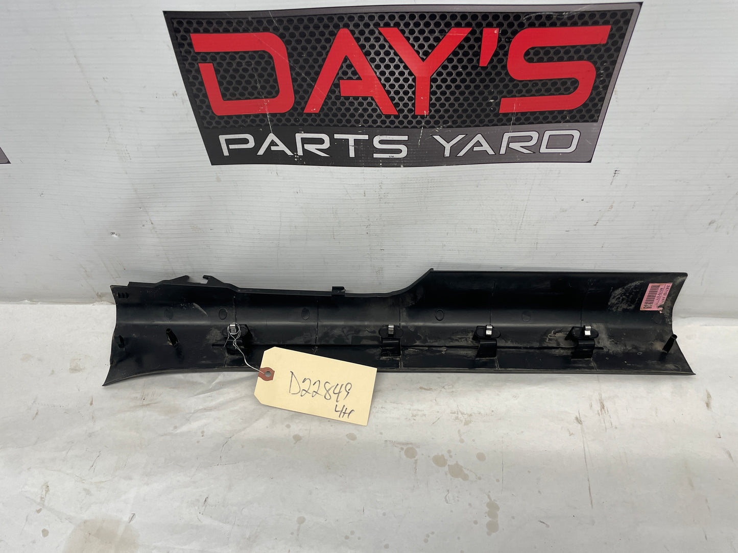 2009 Pontiac G8 GT LH Driver Front Sill Carpet Retainer Kick Panel Scuff Plate Trim OEM