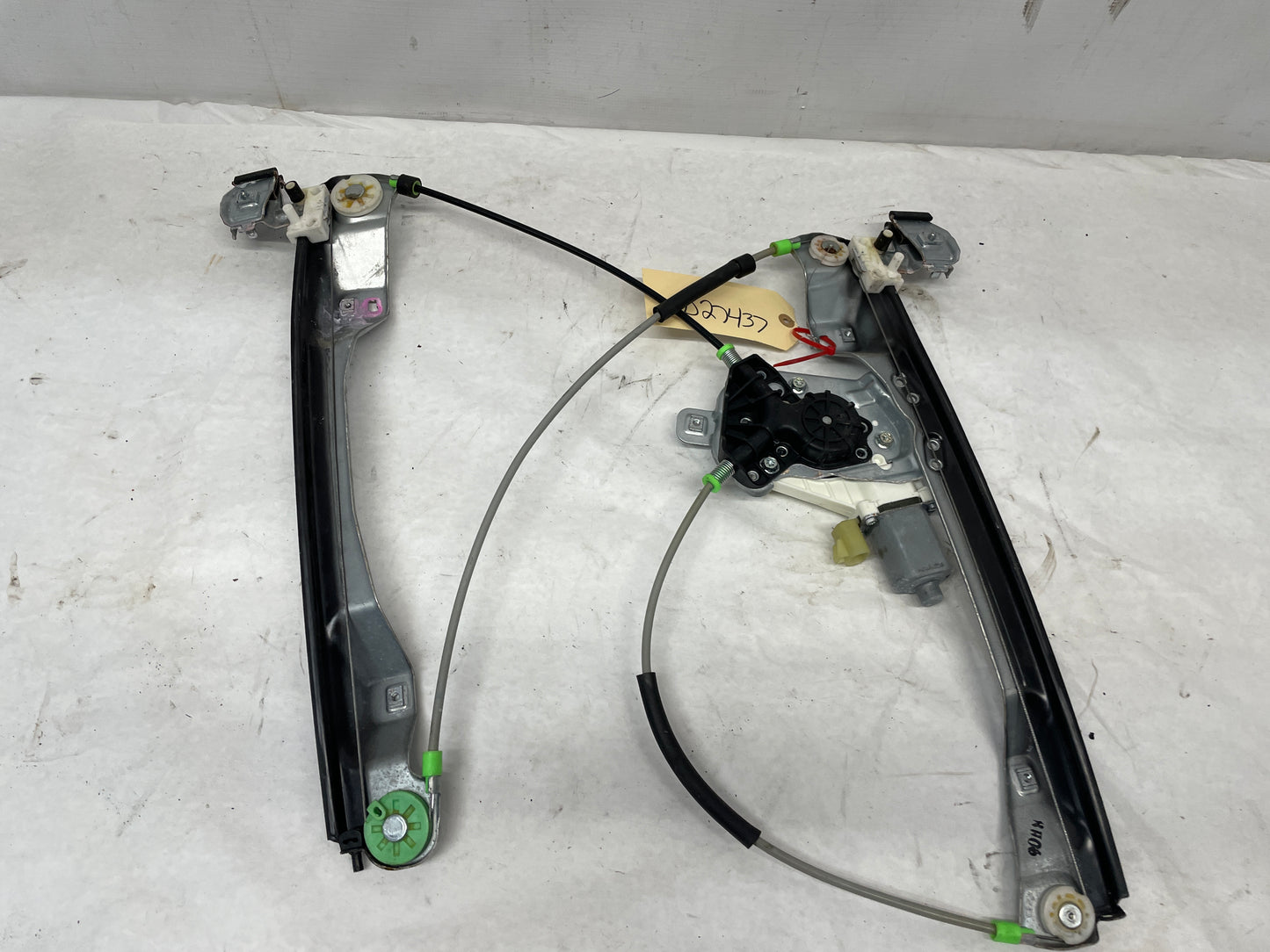 2009 Pontiac G8 RH Passenger Front Window Regulator w/ Motor OEM - Day's Parts Yard