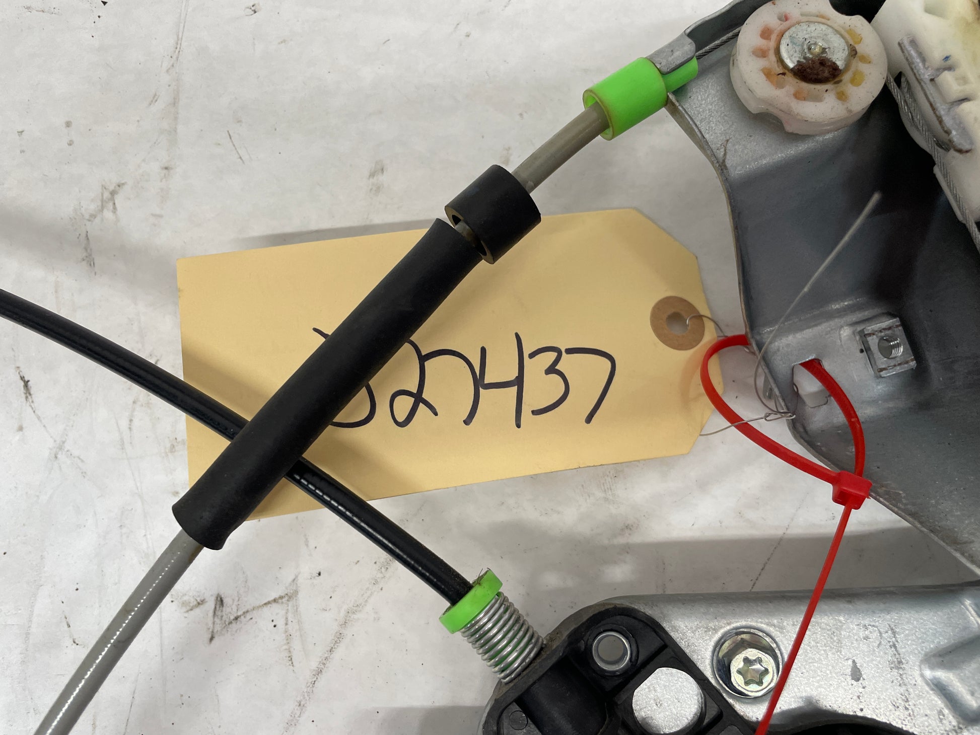 2009 Pontiac G8 RH Passenger Front Window Regulator w/ Motor OEM - Day's Parts Yard