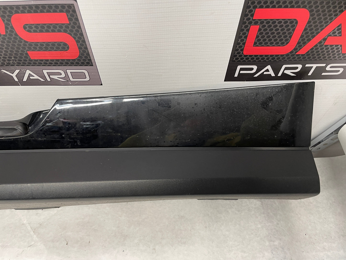 2013 Chevy Camaro ZL1 LH Driver Rocker Molding Side Skirt Trim Panel OEM