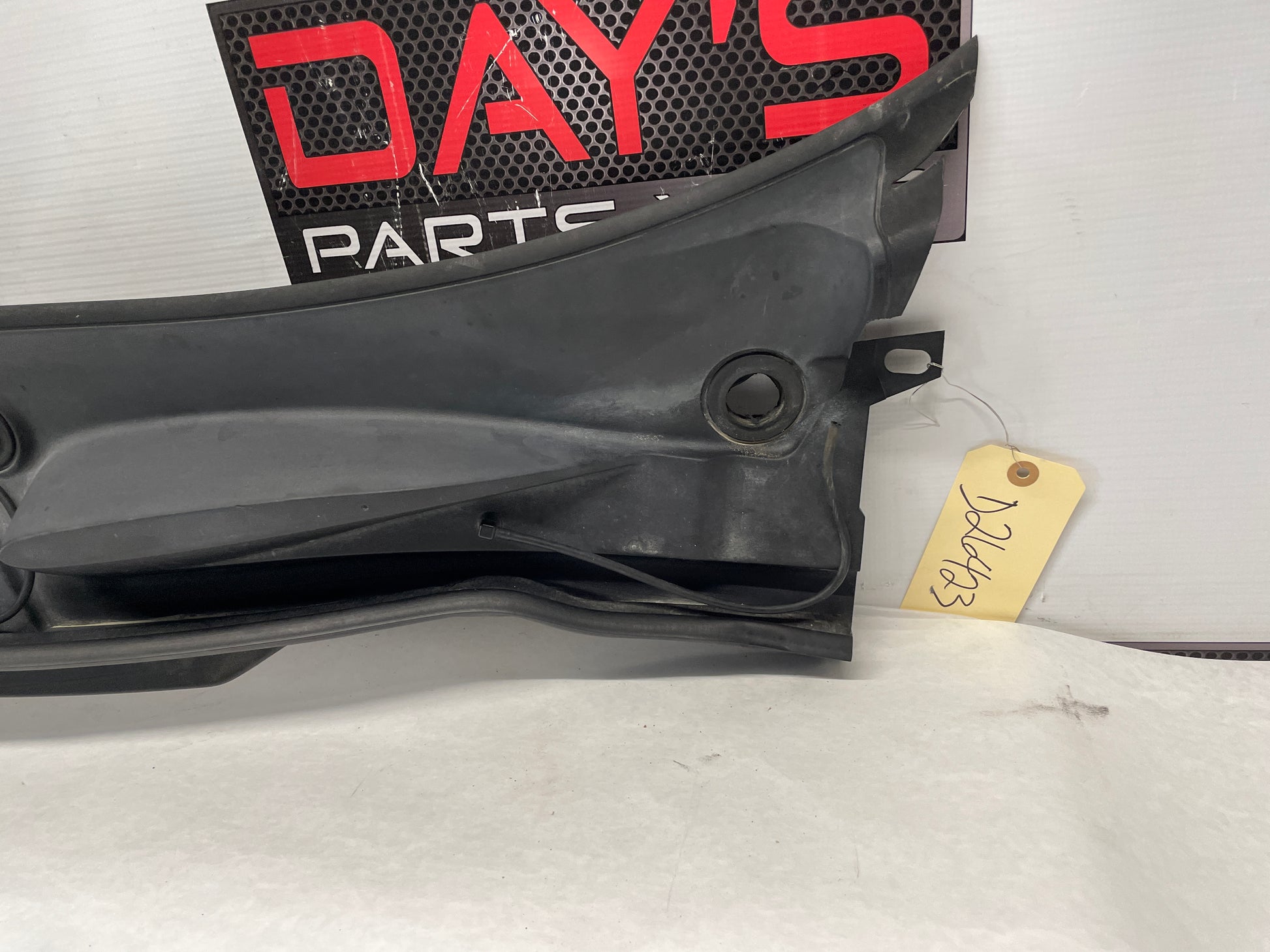 2009 Pontiac G8 GT Complete Windshield Wiper Cowl Grille Trim OEM - Day's Parts Yard