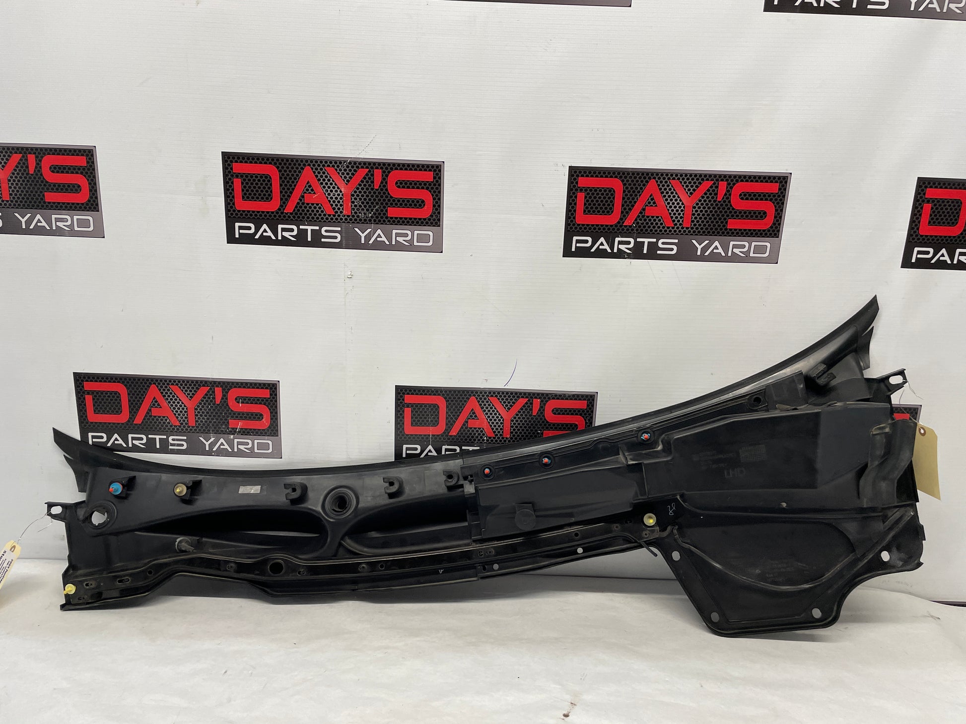 2009 Pontiac G8 GT Complete Windshield Wiper Cowl Grille Trim OEM - Day's Parts Yard