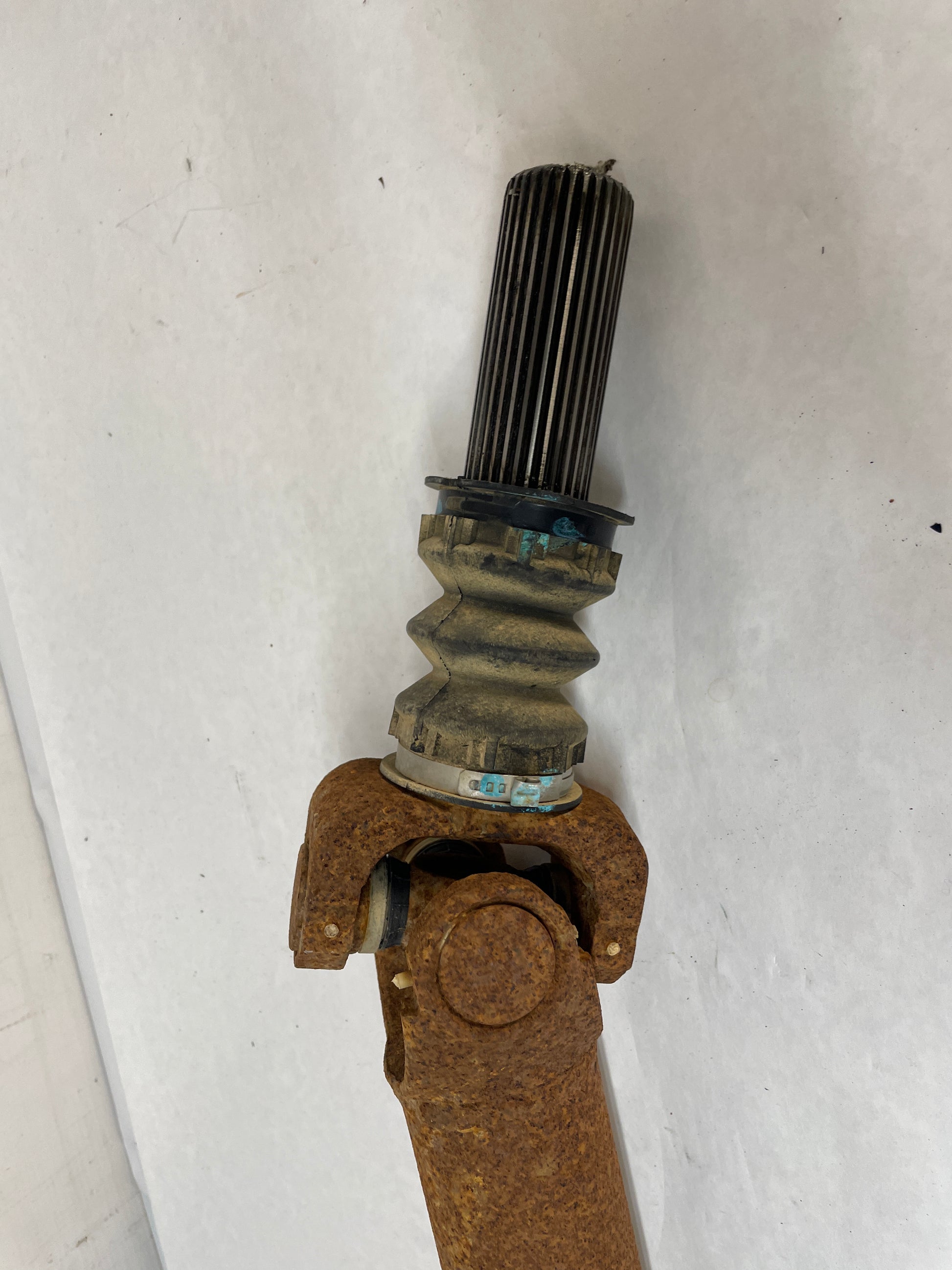 2007Chevy Silverado K3500 Front Drive Prop Shaft Driveshaft Assembly OEM - Day's Parts Yard
