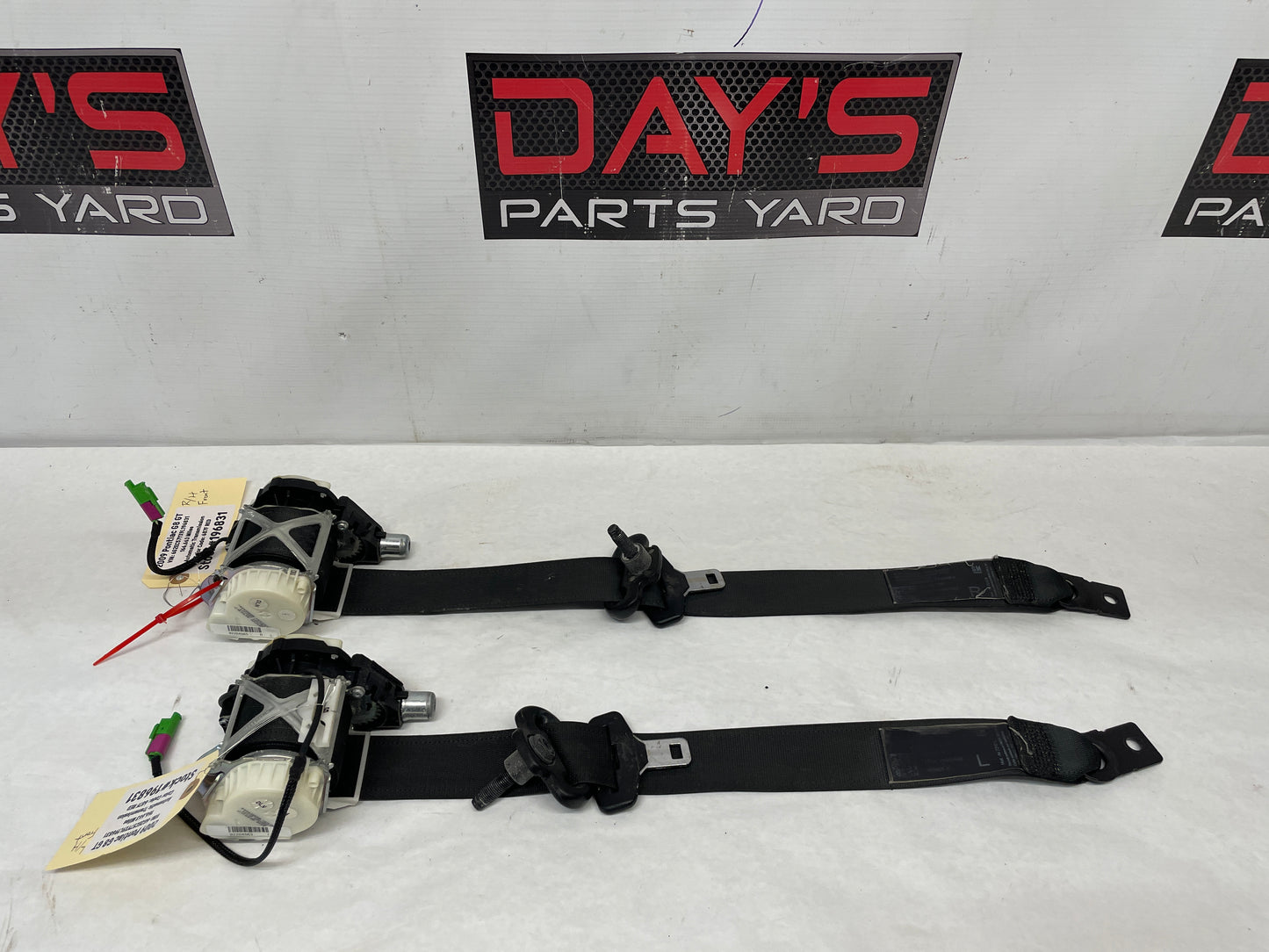 2009 Pontiac G8 GT RH & LH Front Seat Belts Retractors OEM - Day's Parts Yard
