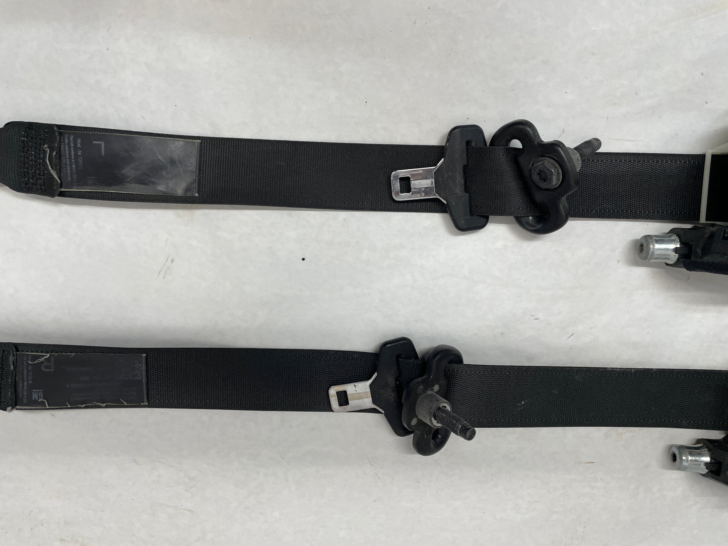 2009 Pontiac G8 GT RH & LH Front Seat Belts Retractors OEM - Day's Parts Yard