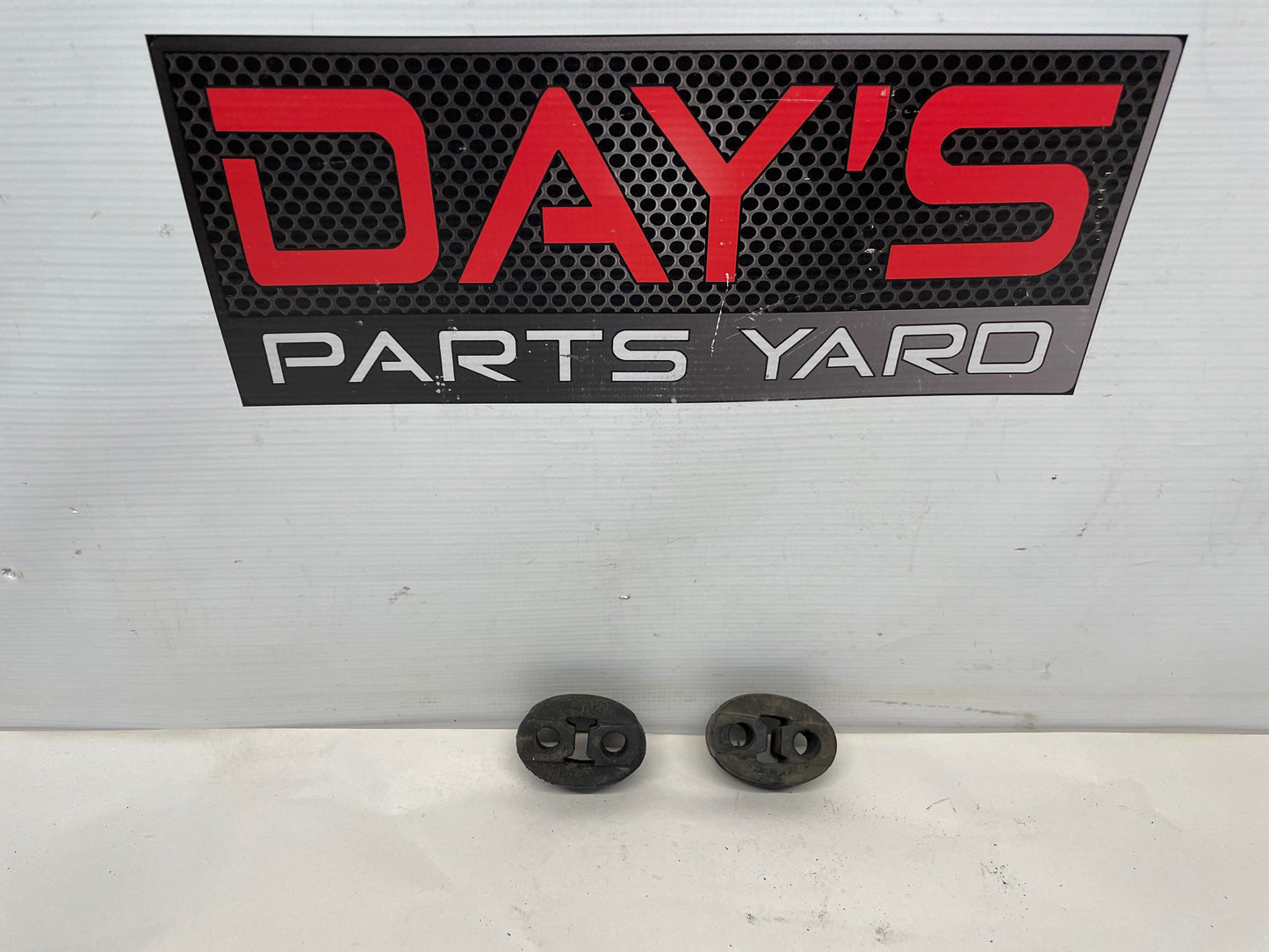 2015 Chevy SS Sedan Exhaust Muffler Pipe Rubber Hanger Set OEM