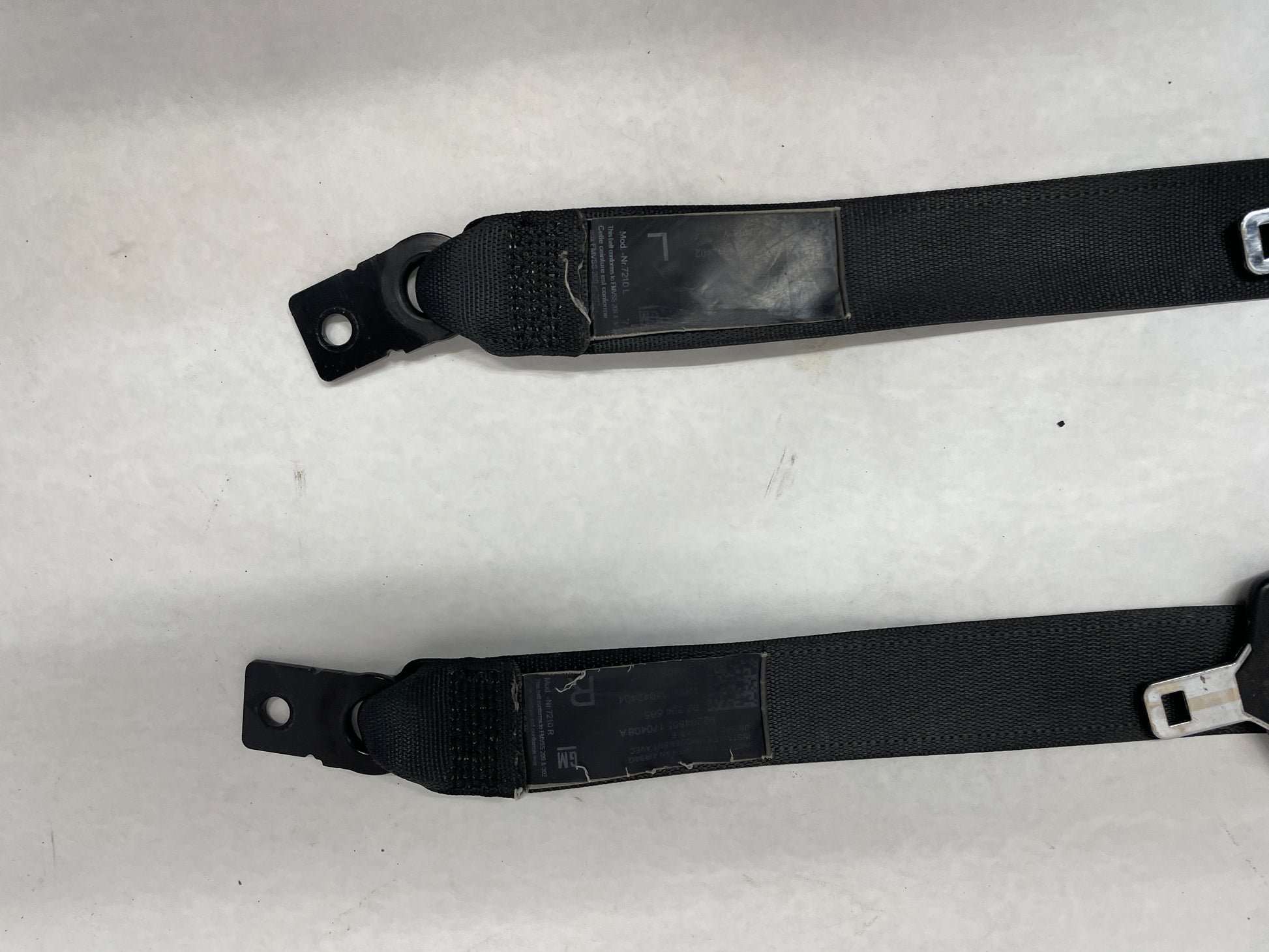 2009 Pontiac G8 GT RH & LH Front Seat Belts Retractors OEM - Day's Parts Yard