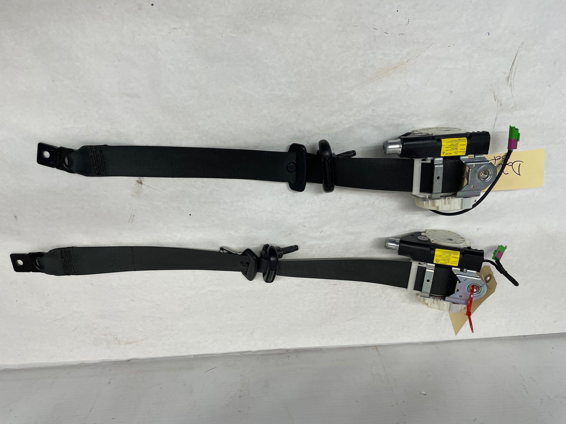 2009 Pontiac G8 GT RH & LH Front Seat Belts Retractors OEM - Day's Parts Yard