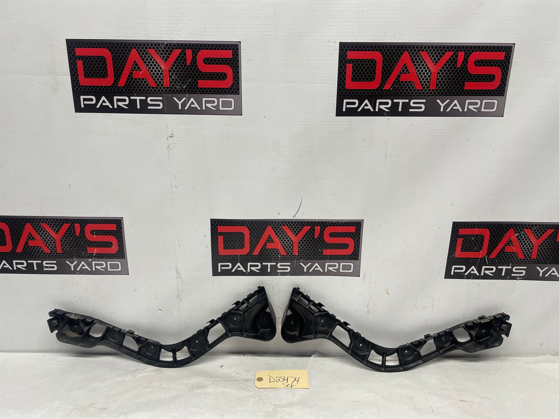 2014 Chevy SS Sedan RH & LH Rear Bumper Brackets Guides OEM - Day's Parts Yard