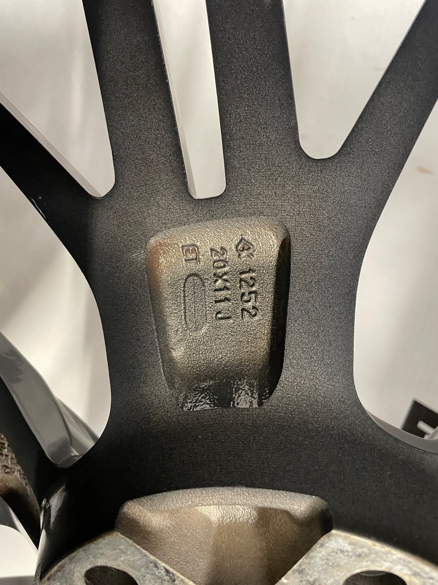 2015 Chevy Camaro SS Rear Wheel 20X11 - Day's Parts Yard