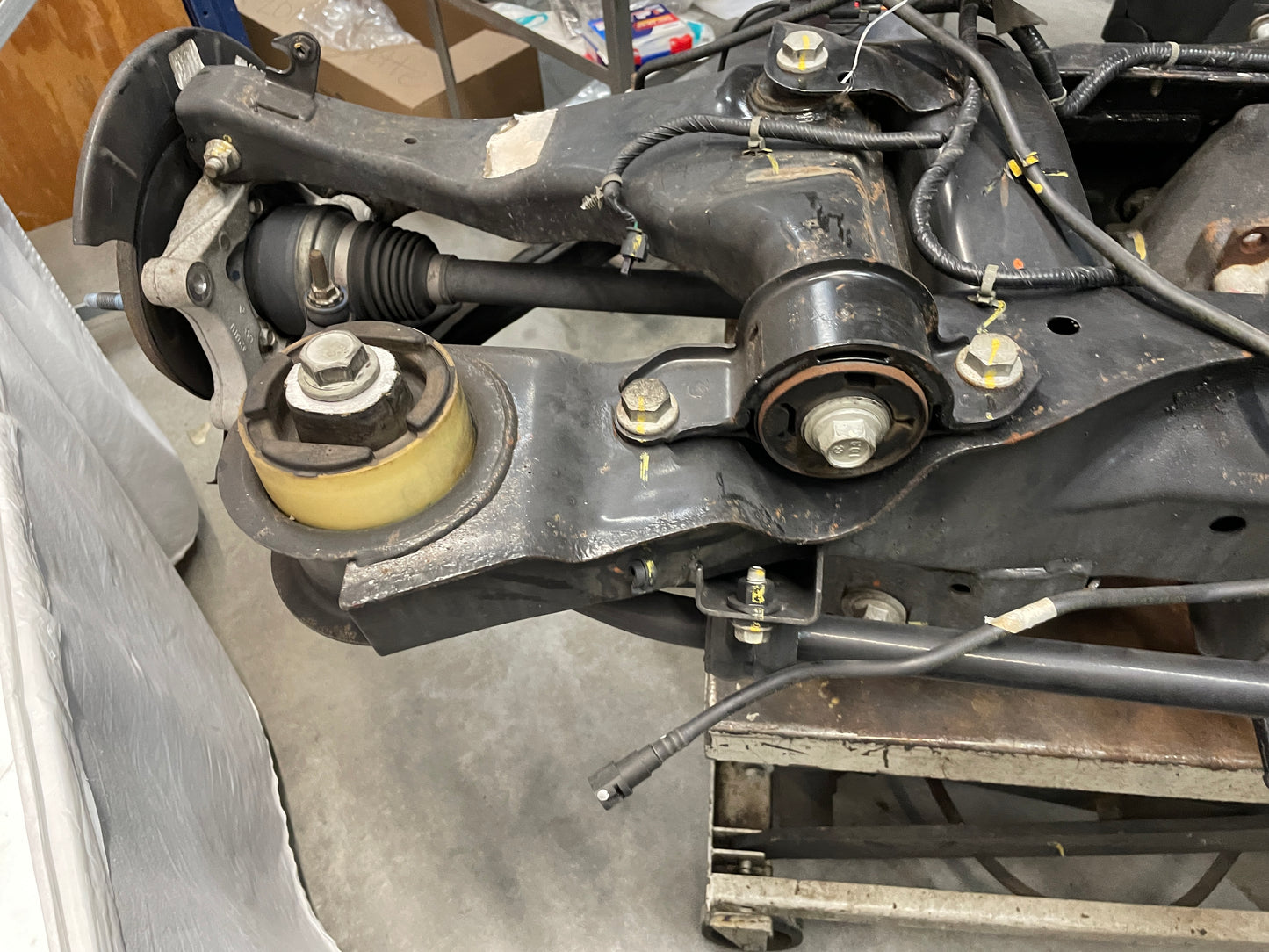 2013 Chevy Camaro ZL1 Rear Axle Suspension Cradle Subframe Differential 3.23 LSD OEM