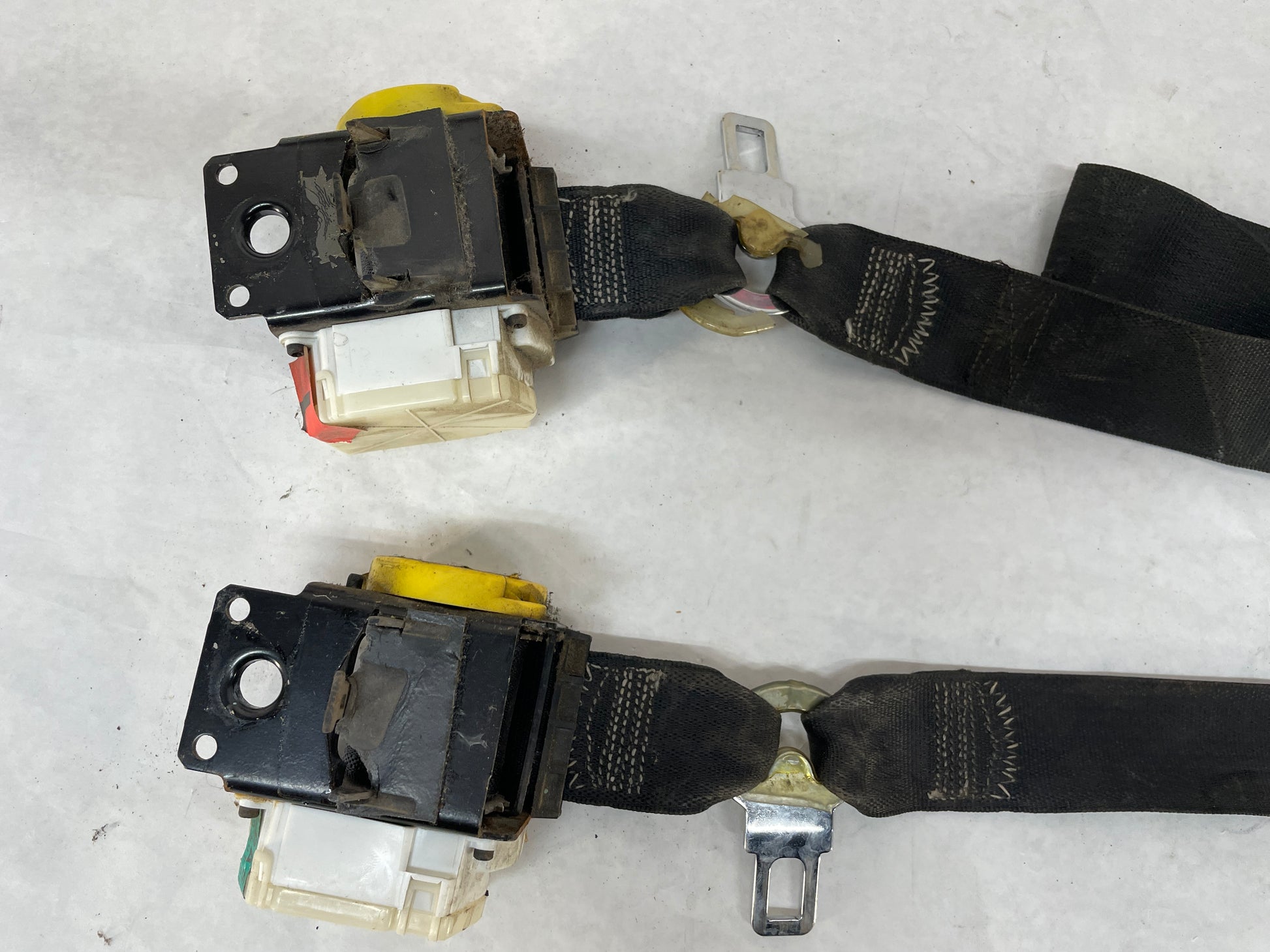 2004 Chevy C5 Corvette RH & LH Seat Belt Retractors OEM Coupe Black - Day's Parts Yard