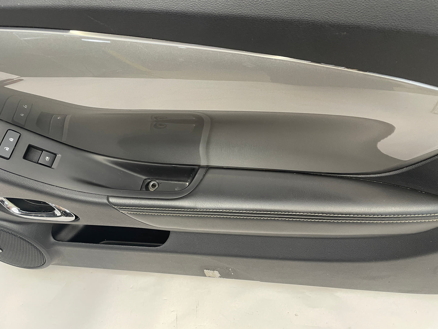2015 Chevy Camaro SS Front RH Passenger Door Panel OEM - Day's Parts Yard