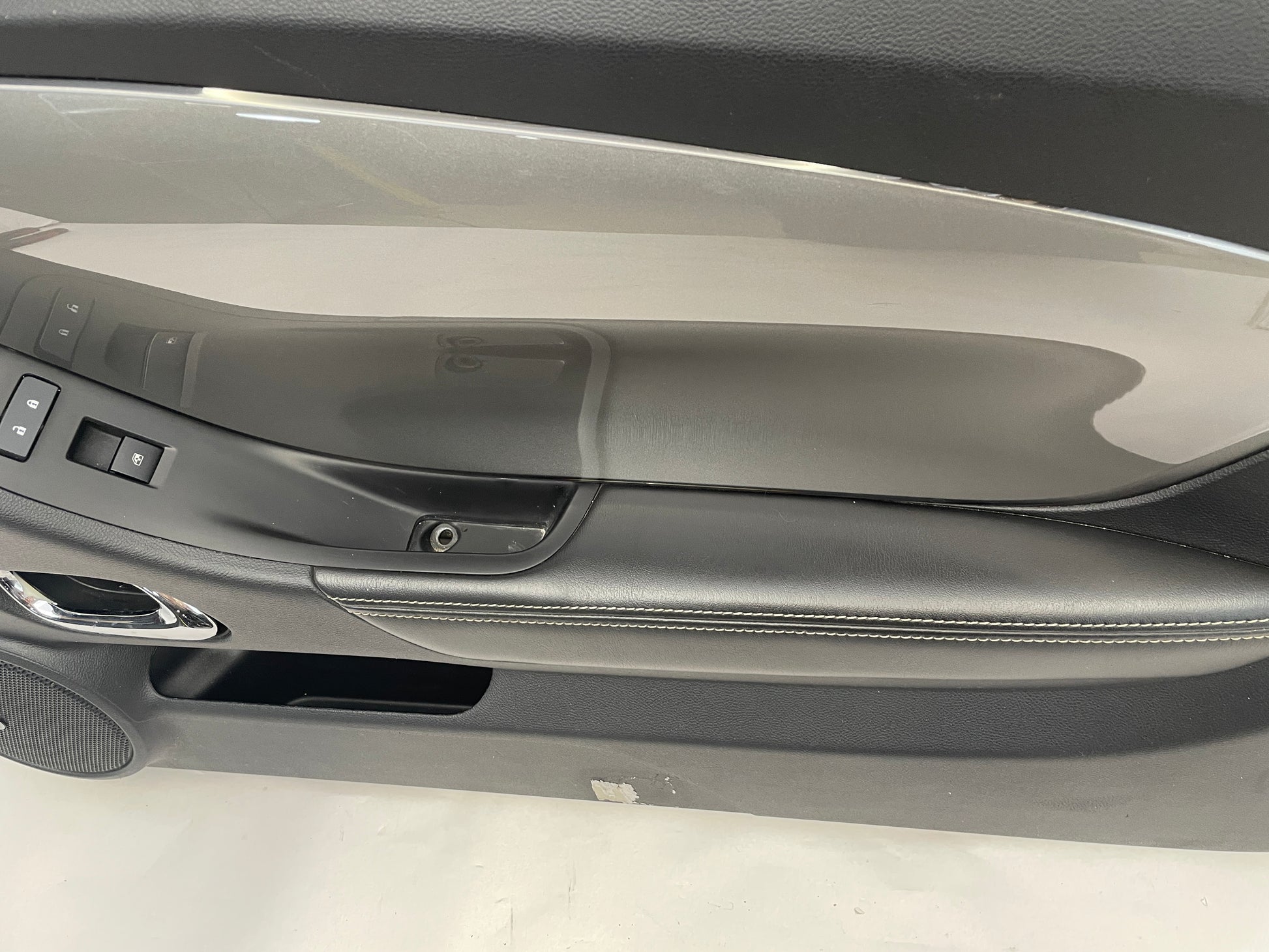 2015 Chevy Camaro SS Front RH Passenger Door Panel OEM - Day's Parts Yard