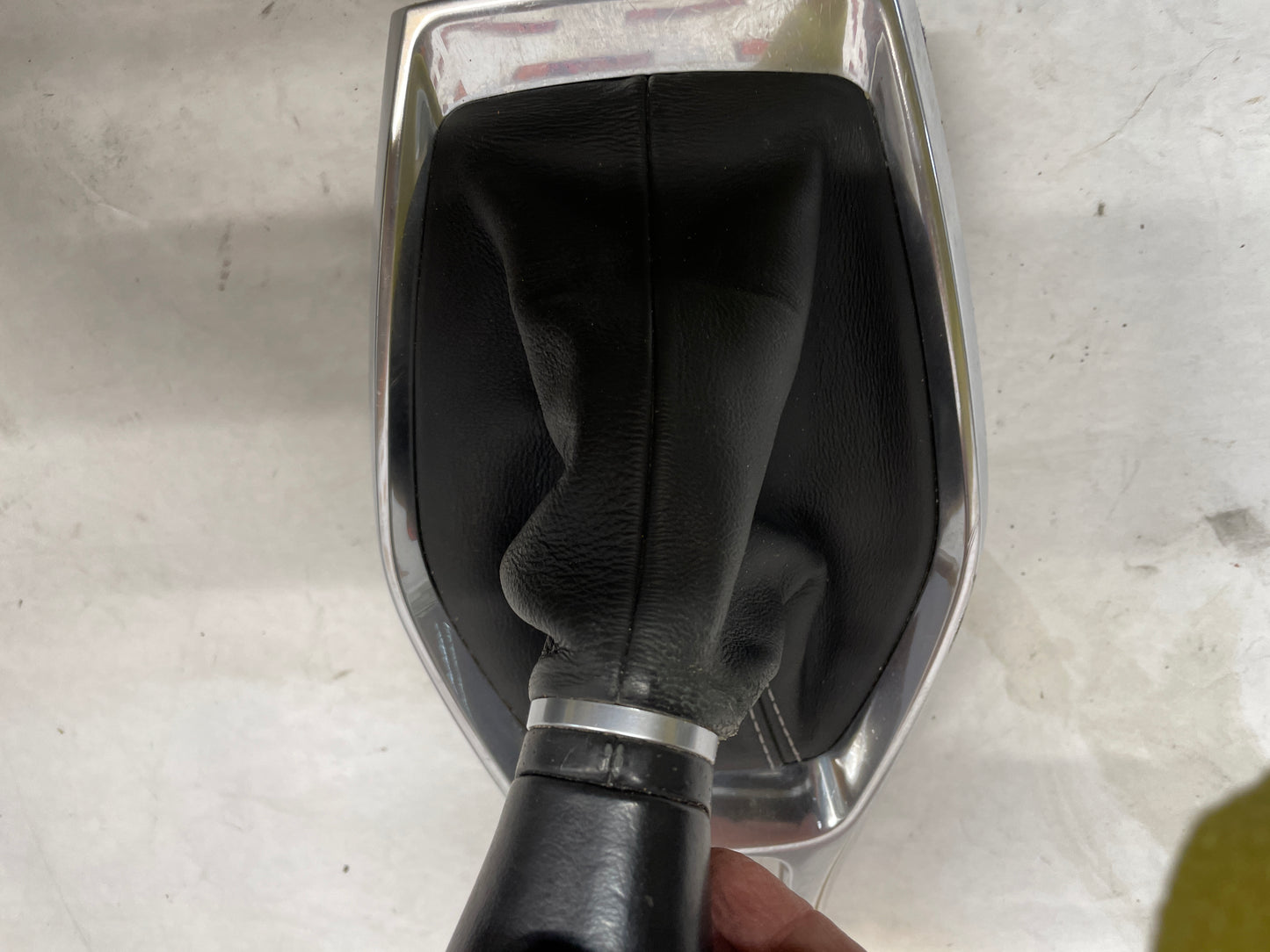 2019 Chevy Camaro SS Shifter Bezel w Black Leather Boot & Knob OEM